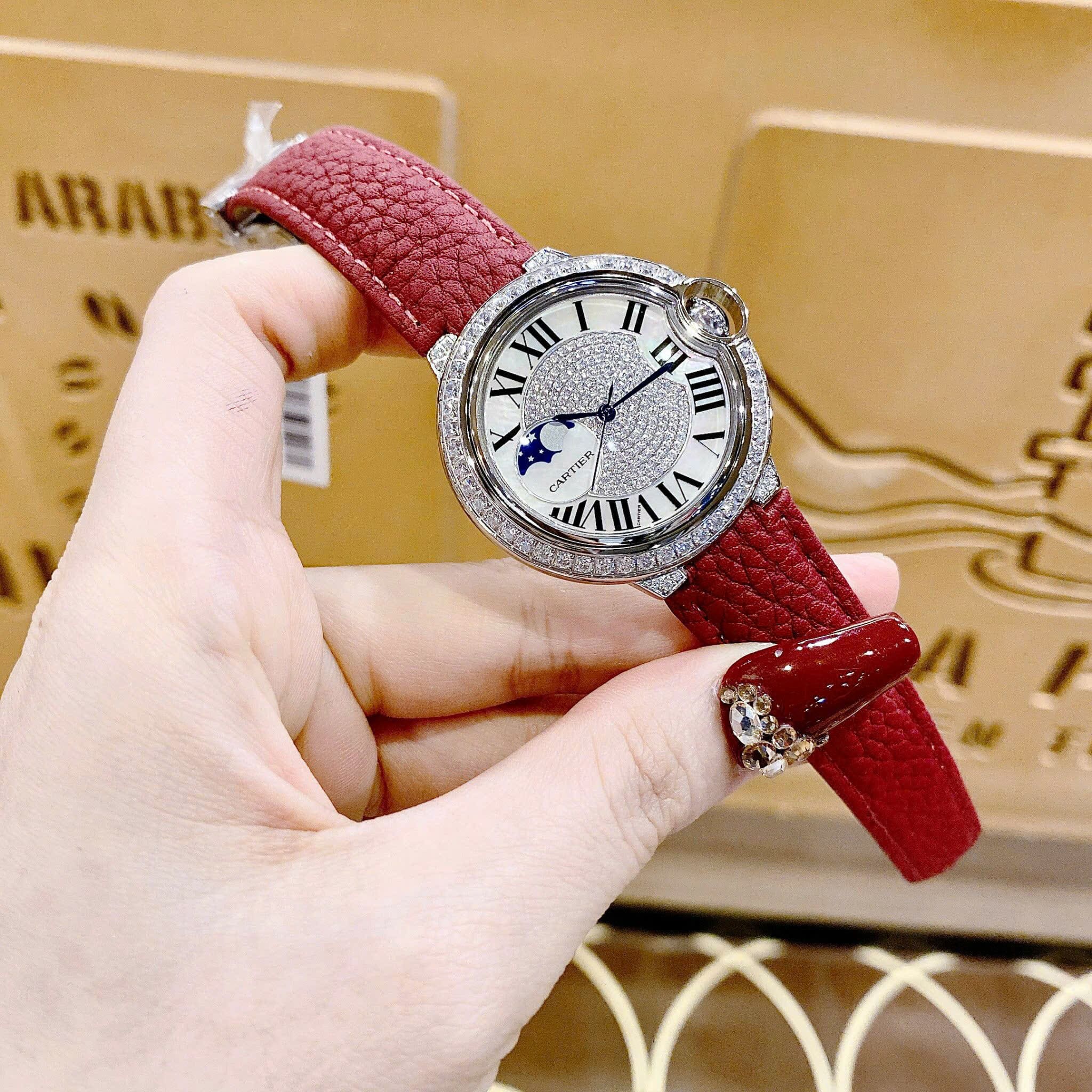 Đồng Hồ Cartier Ballon Bleu |Nữ Giới |Đính Đá |Dây Da Đỏ |Máy Pin (Quartz) |Size 35mm |donghogiatot.vn