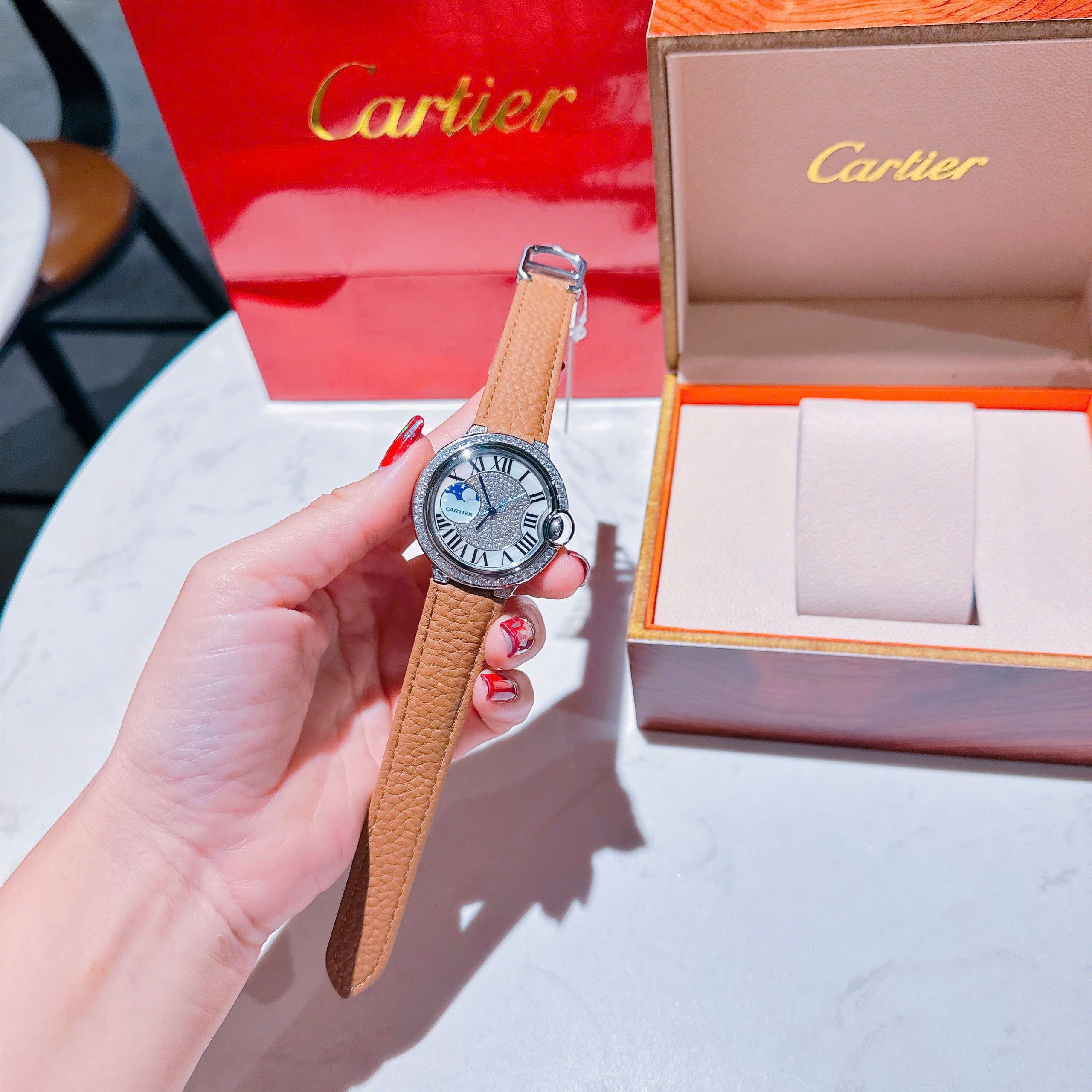 Đồng Hồ Cartier Ballon Bleu |Nữ Giới |Đính Đá |Dây Da Nâu |Máy Pin (Quartz) |Size 35mm |donghogiatot.vn