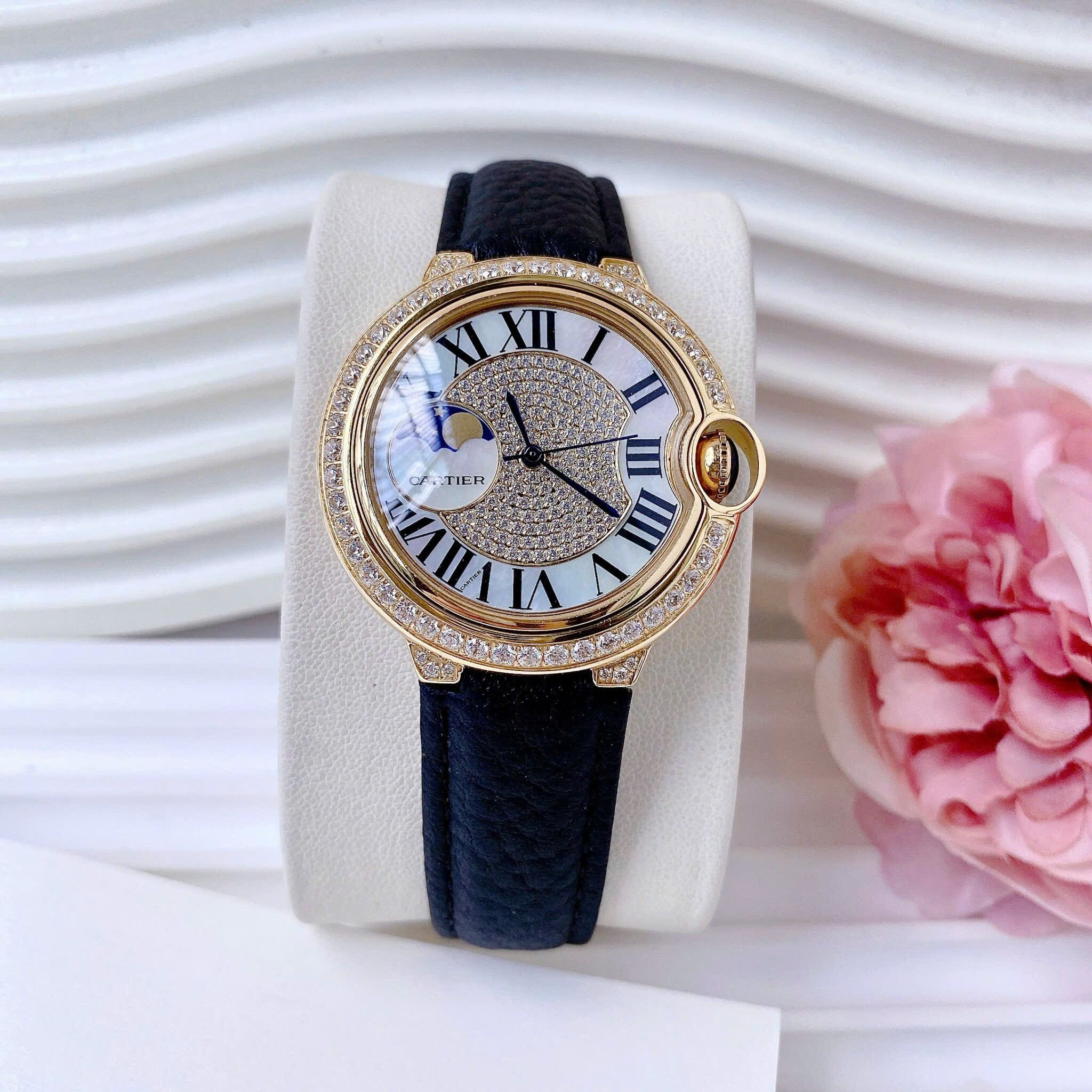 Đồng Hồ Cartier Ballon Bleu |Nữ Giới |Đính Đá |Vàng Gold |Dây Da Đen |Máy Pin (Quartz) |Size 35mm |donghogiatot.vn