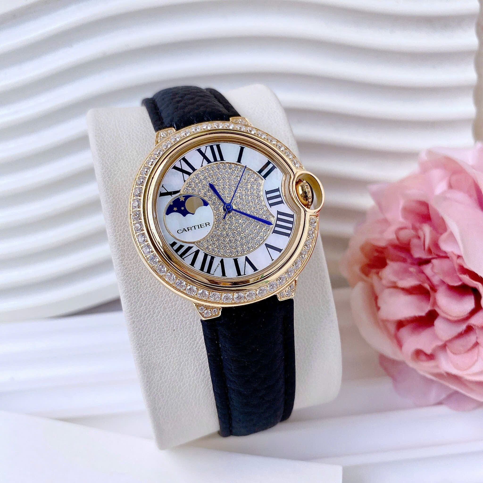 Đồng Hồ Cartier Ballon Bleu |Nữ Giới |Đính Đá |Vàng Gold |Dây Da Đen |Máy Pin (Quartz) |Size 35mm |donghogiatot.vn