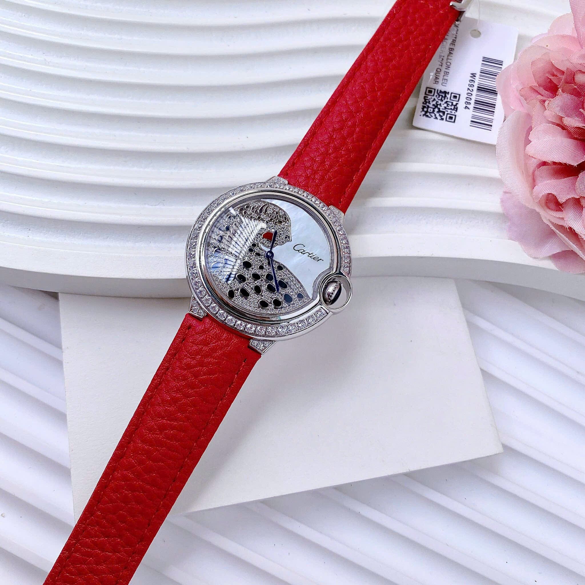 Đồng Hồ Cartier Ballon Bleu Panther |Nữ Giới |Đính Đá |Dây Da Đỏ |Máy Pin (Quartz) |Size 36mm |donghogiatot.vn