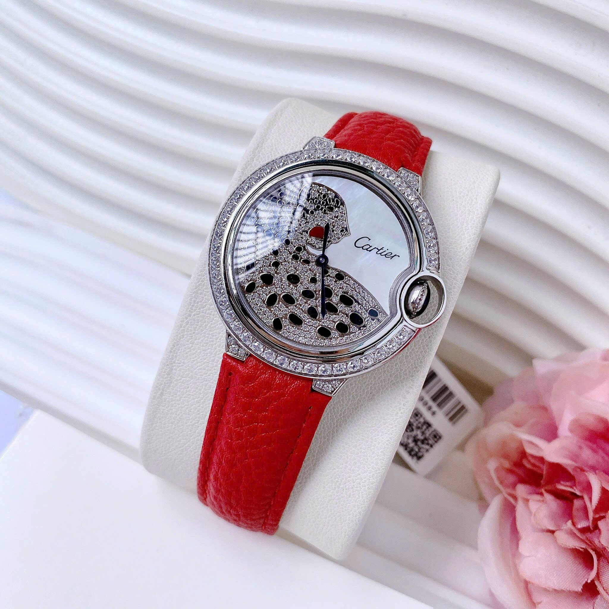 Đồng Hồ Cartier Ballon Bleu Panther |Nữ Giới |Đính Đá |Dây Da Đỏ |Máy Pin (Quartz) |Size 36mm |donghogiatot.vn