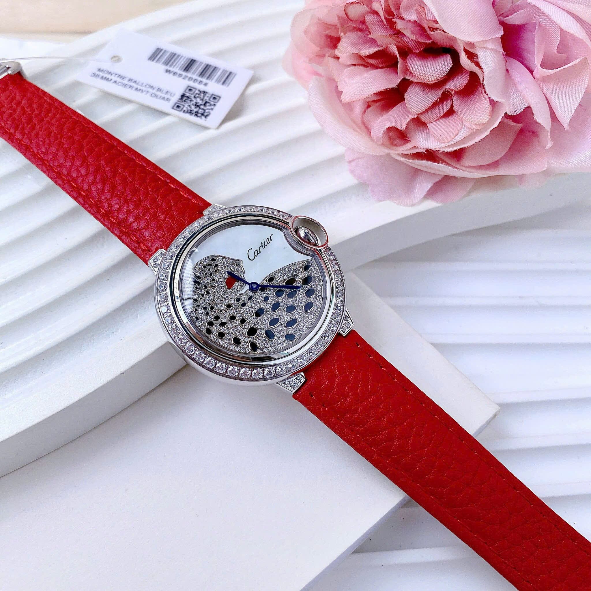 Đồng Hồ Cartier Ballon Bleu Panther |Nữ Giới |Đính Đá |Dây Da Đỏ |Máy Pin (Quartz) |Size 36mm |donghogiatot.vn