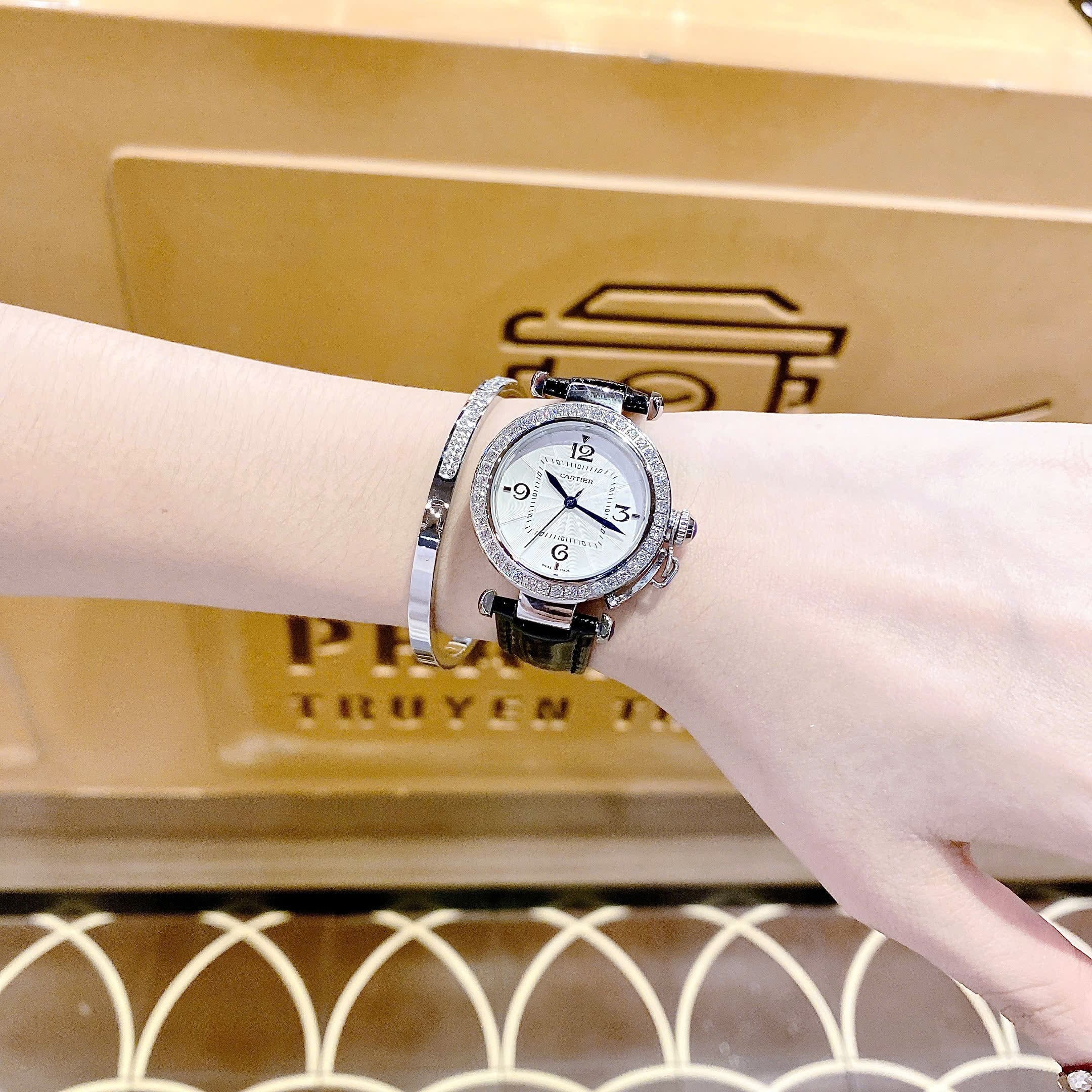 Đồng Hồ Cartier Pasha De |Nữ Giới |Mặt Đính Đá |Dây Da Đen |Máy Pin (Quartz) |Size 30mm |donghogiatot.vn