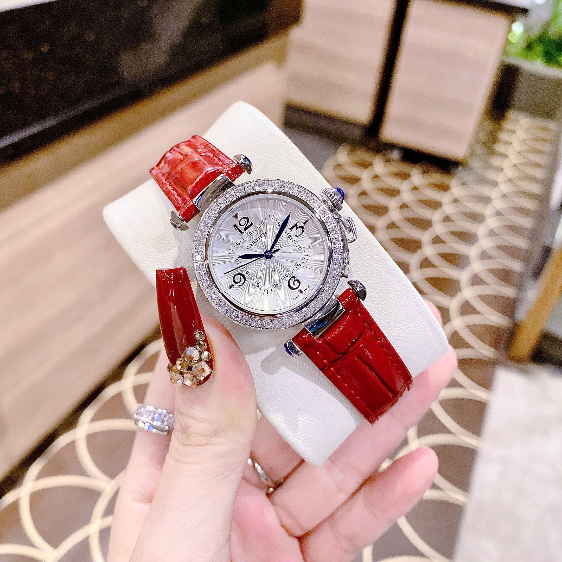 Đồng Hồ Cartier Pasha De |Nữ Giới |Mặt Đính Đá |Dây Da Đỏ |Máy Pin (Quartz) |Size 30mm |donghogiatot.vn