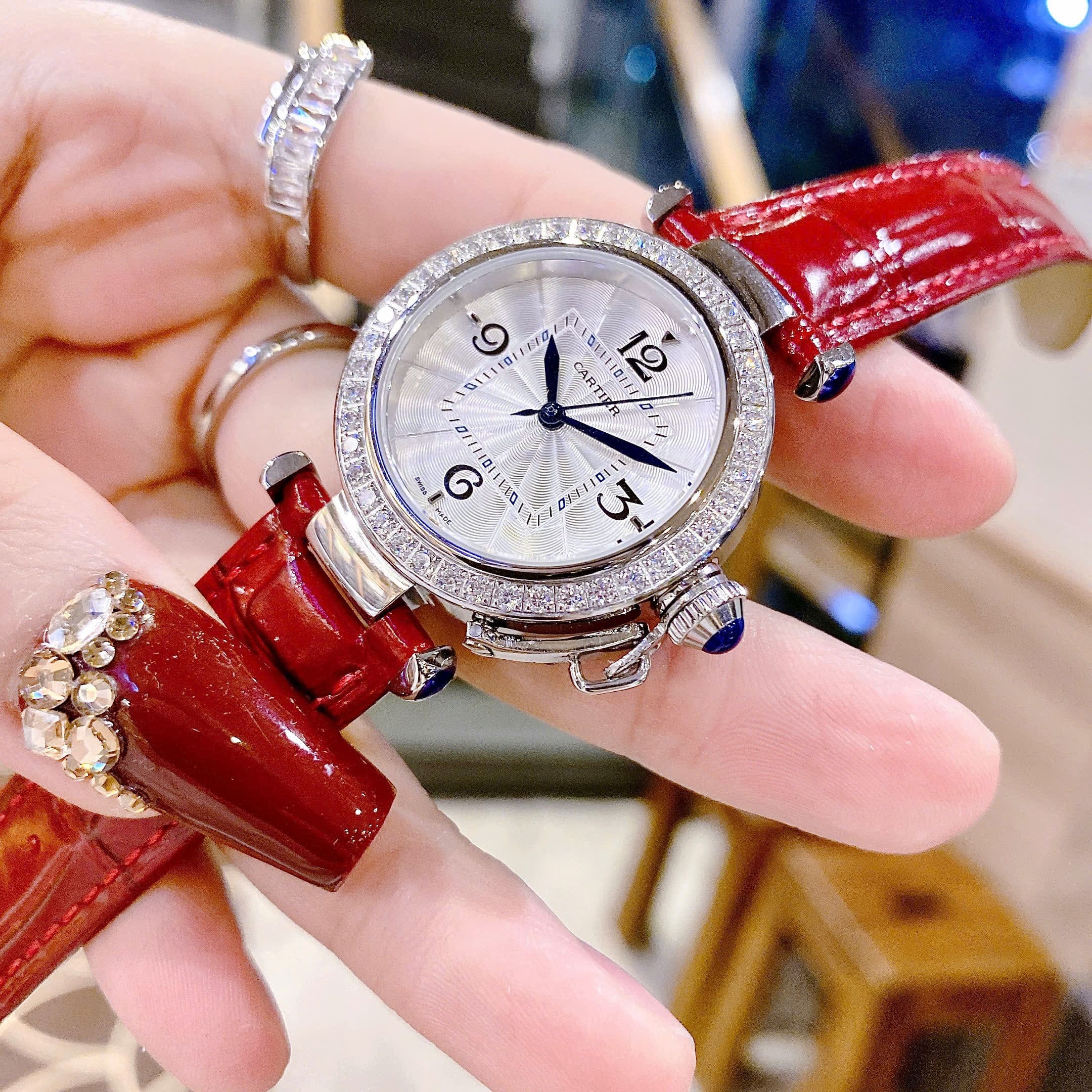 Đồng Hồ Cartier Pasha De |Nữ Giới |Mặt Đính Đá |Dây Da Đỏ |Máy Pin (Quartz) |Size 30mm |donghogiatot.vn