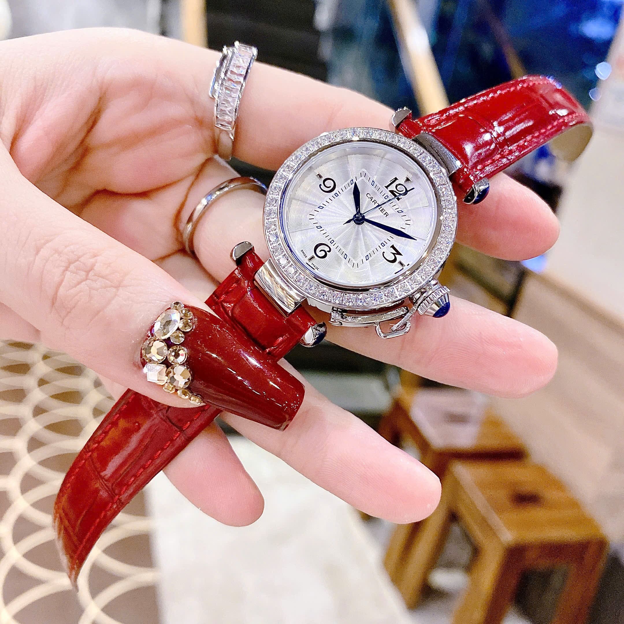 Đồng Hồ Cartier Pasha De |Nữ Giới |Mặt Đính Đá |Dây Da Đỏ |Máy Pin (Quartz) |Size 30mm |donghogiatot.vn