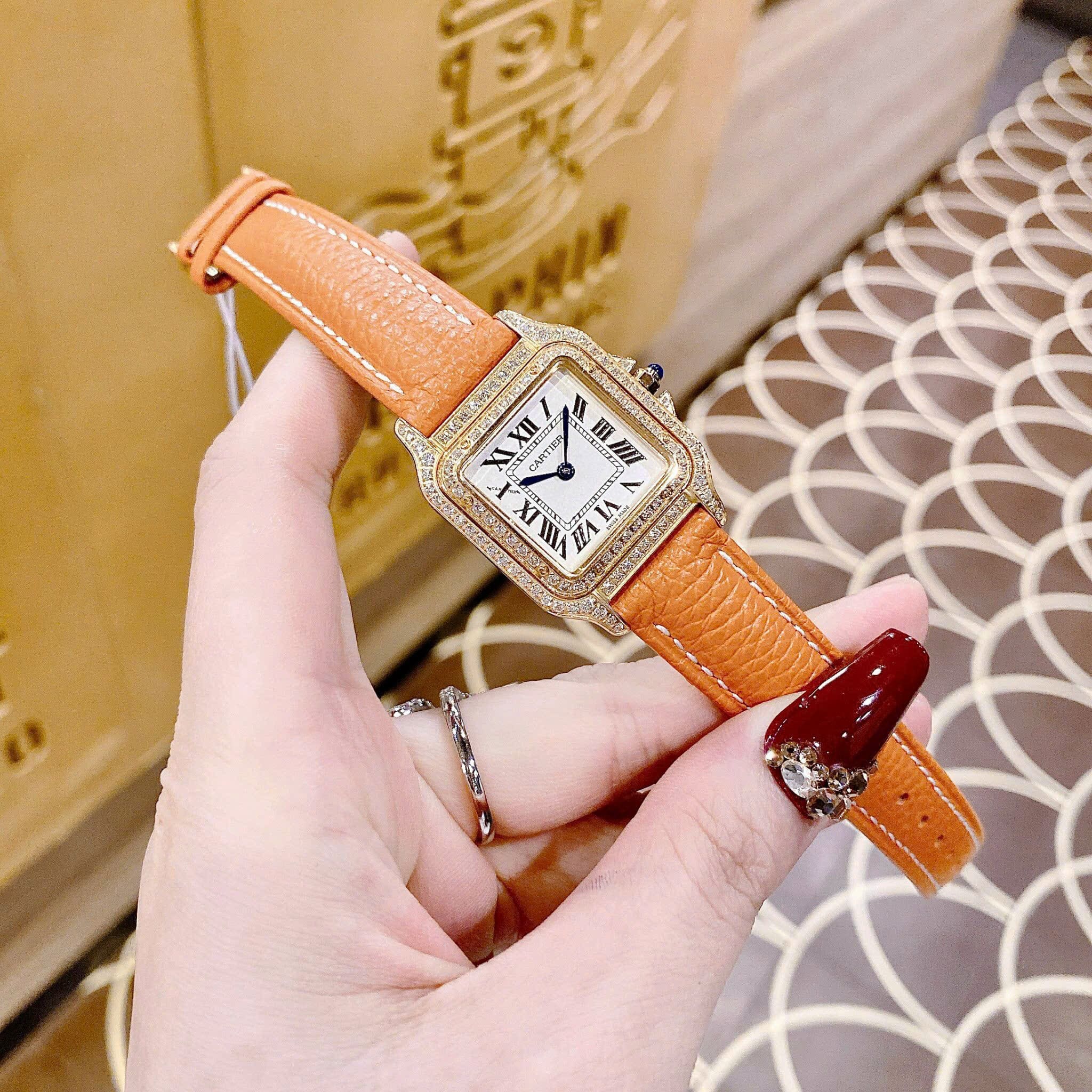 Đồng Hồ Cartier Santos |Nữ Giới |Mặt Vuông |Đính Đá |Rose Gold |Dây Da Cam |Máy Pin (Quartz) |Size 24x33mm |donghogiatot.vn