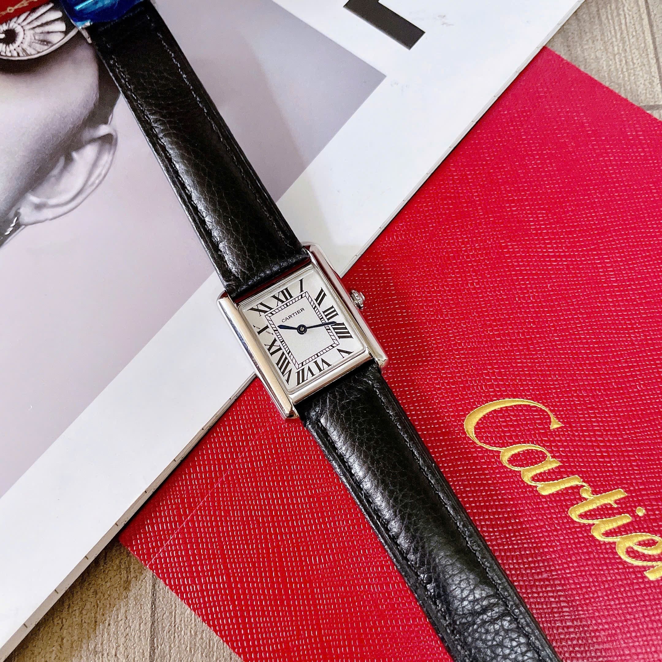 Đồng Hồ Cartier Tank Solo |Nữ Giới |Mặt Chữ Nhật |Số La Mã |Dây Da Đen |Máy Pin (Quartz) |Size 31x24mm |donghogiatot.vn