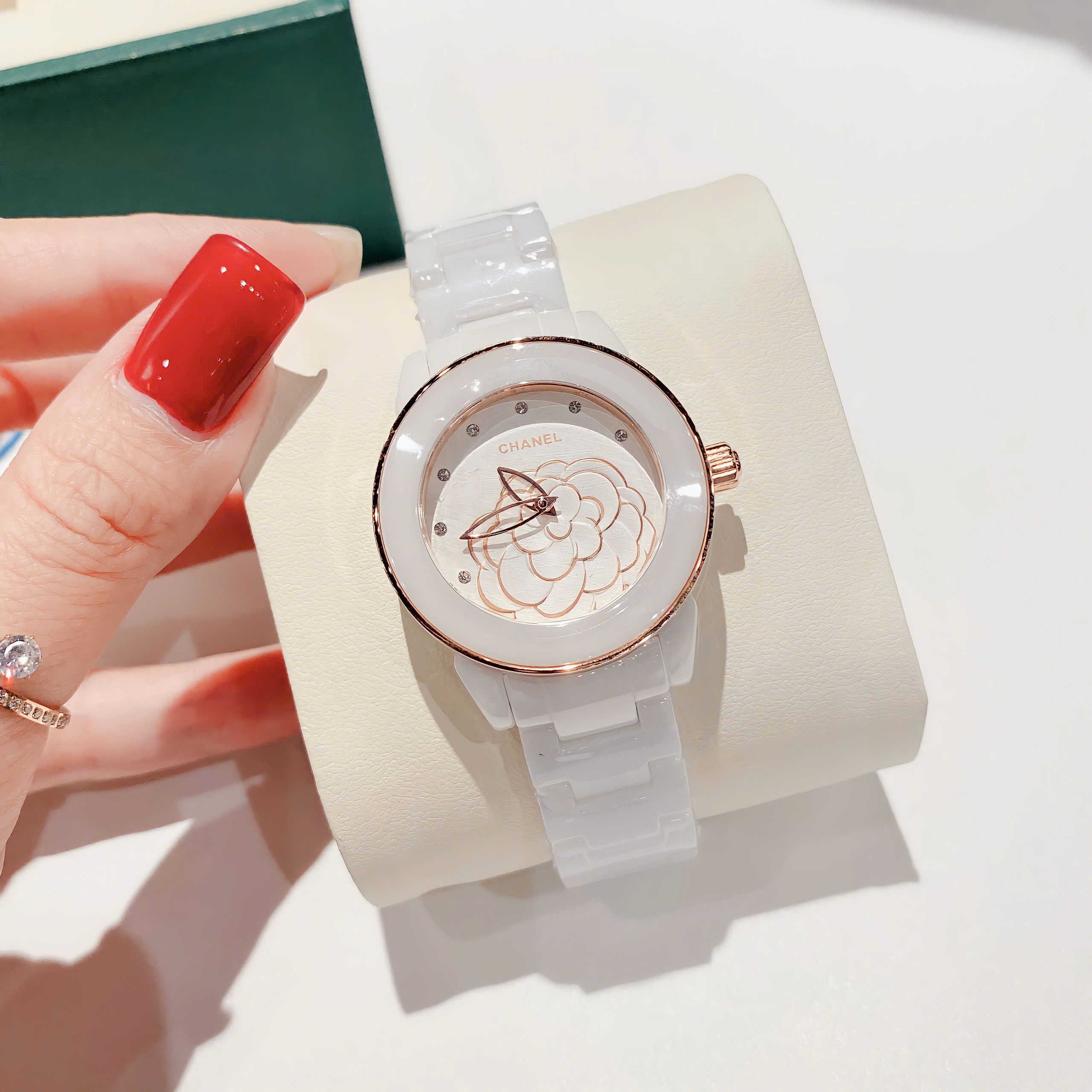 Đồng Hồ Chanel Hoa 3D |Nữ Giới |Rose Gold |Dây Đá Ceramica Trắng |Máy Pin (Quartz) |Size 34mm |donghogiatot.vn