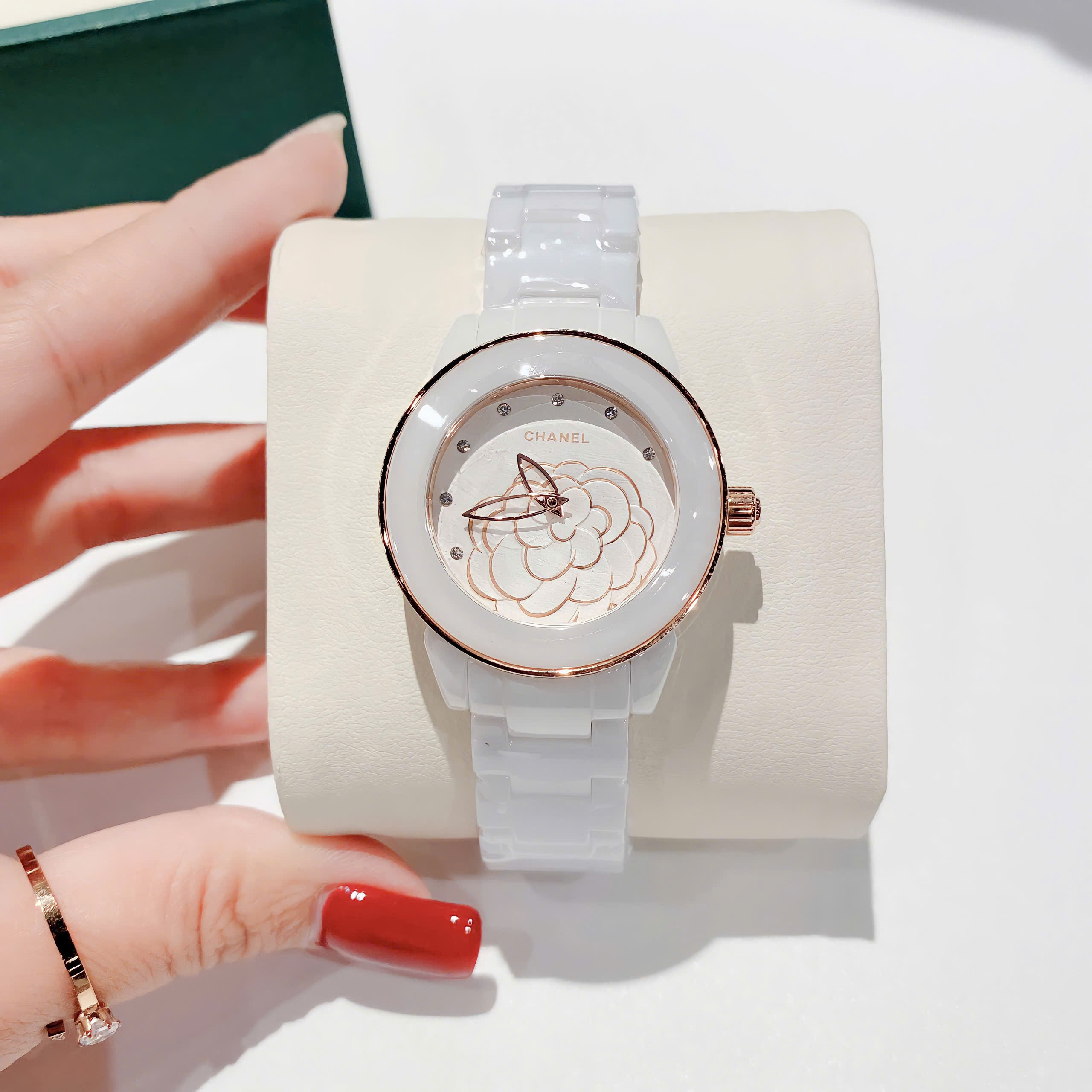 Đồng Hồ Chanel Hoa 3D |Nữ Giới |Rose Gold |Dây Đá Ceramica Trắng |Máy Pin (Quartz) |Size 34mm |donghogiatot.vn