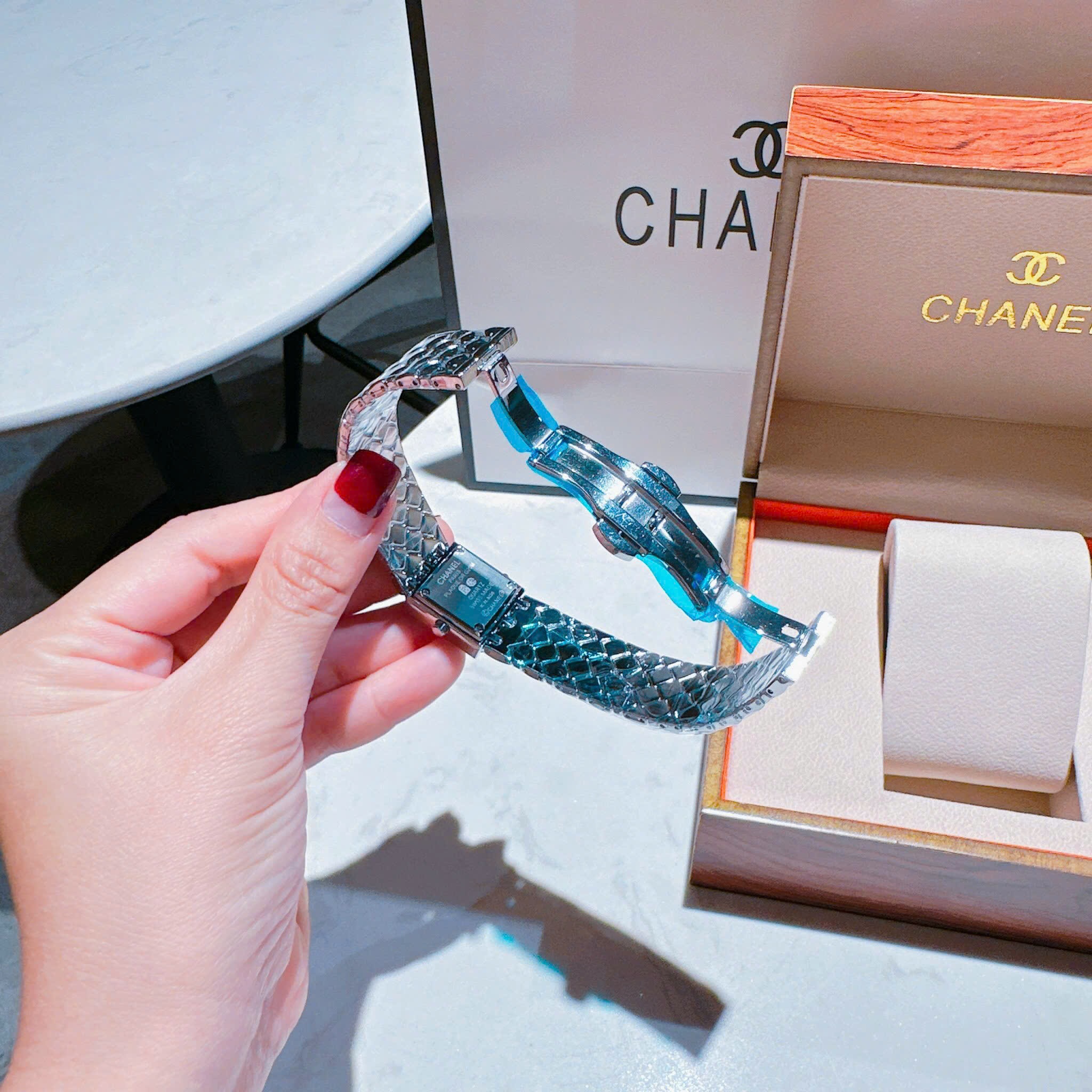 Đồng Hồ Chanel Matelasse |Nữ Giới |Mặt Vuông |Dây Kim Loại Silver |Máy Pin (Quartz) |Size 26mm |donghogiatot.vn