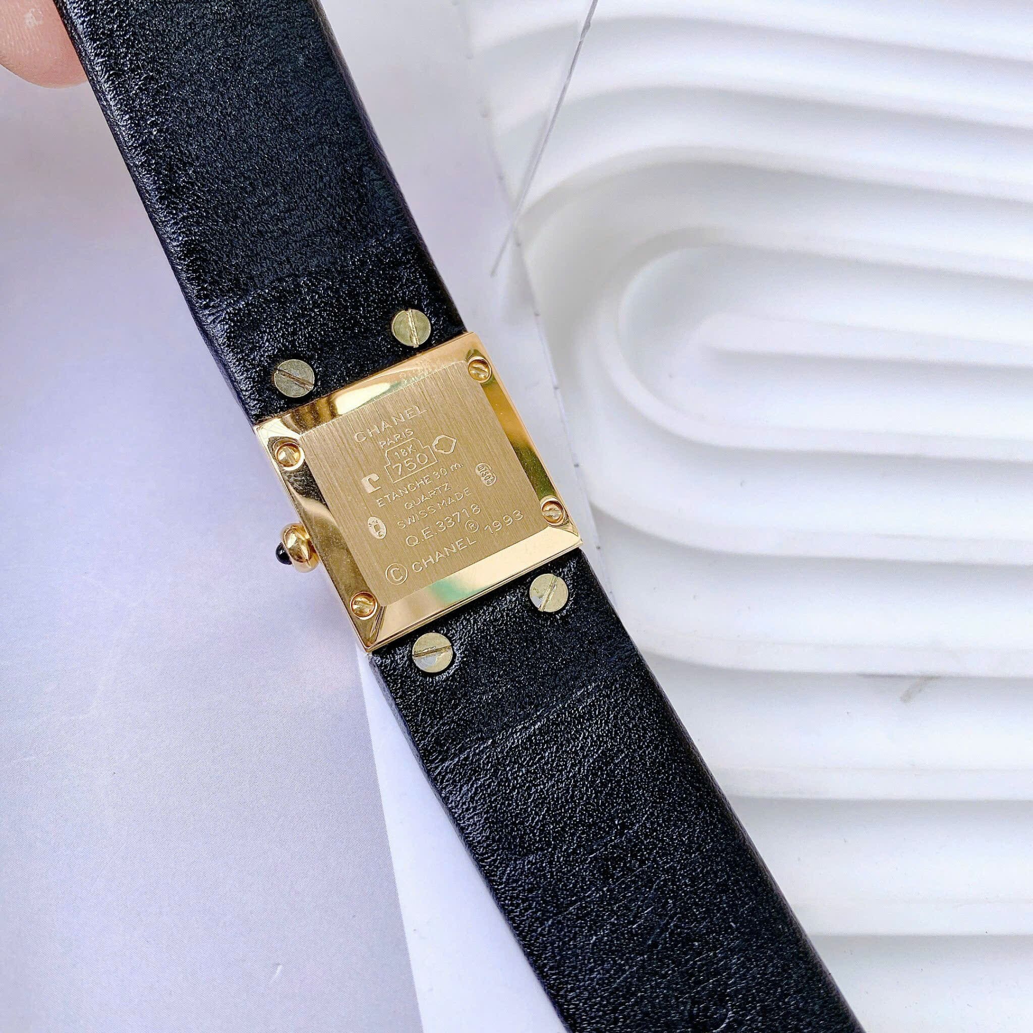 Đồng Hồ Chanel Matelasse |Nữ Giới |Mặt Vuông |Vàng Gold |Dây Da Đen |Máy Pin (Quartz) |Size 26mm |donghogiatot.vn