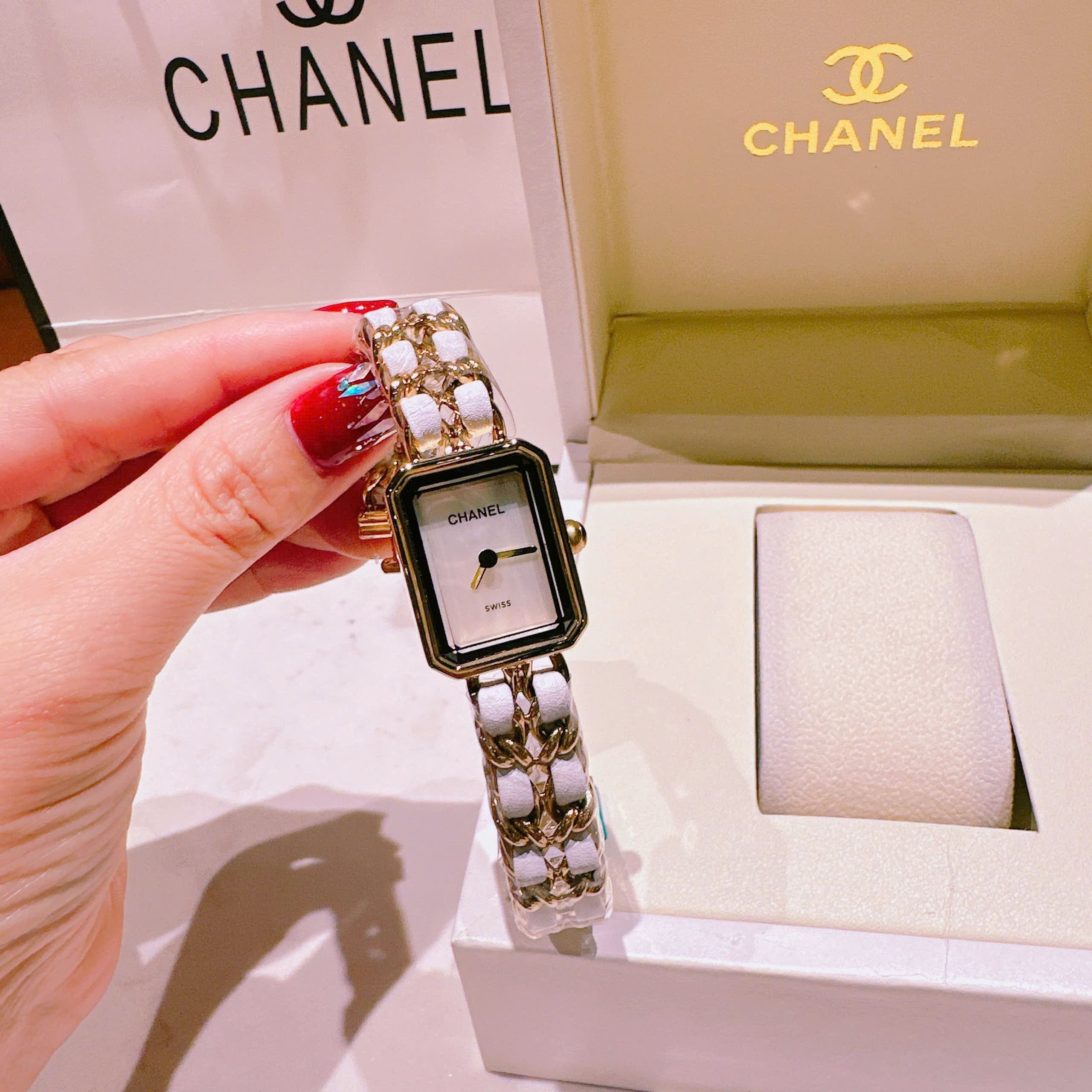 Đồng Hồ Chanel Premiere |Nữ Giới |Mặt Trắng |Dây Mắt Xích Vàng Gold |Máy Pin (Quartz) |Size 20x26mm |donghogiatot.vn