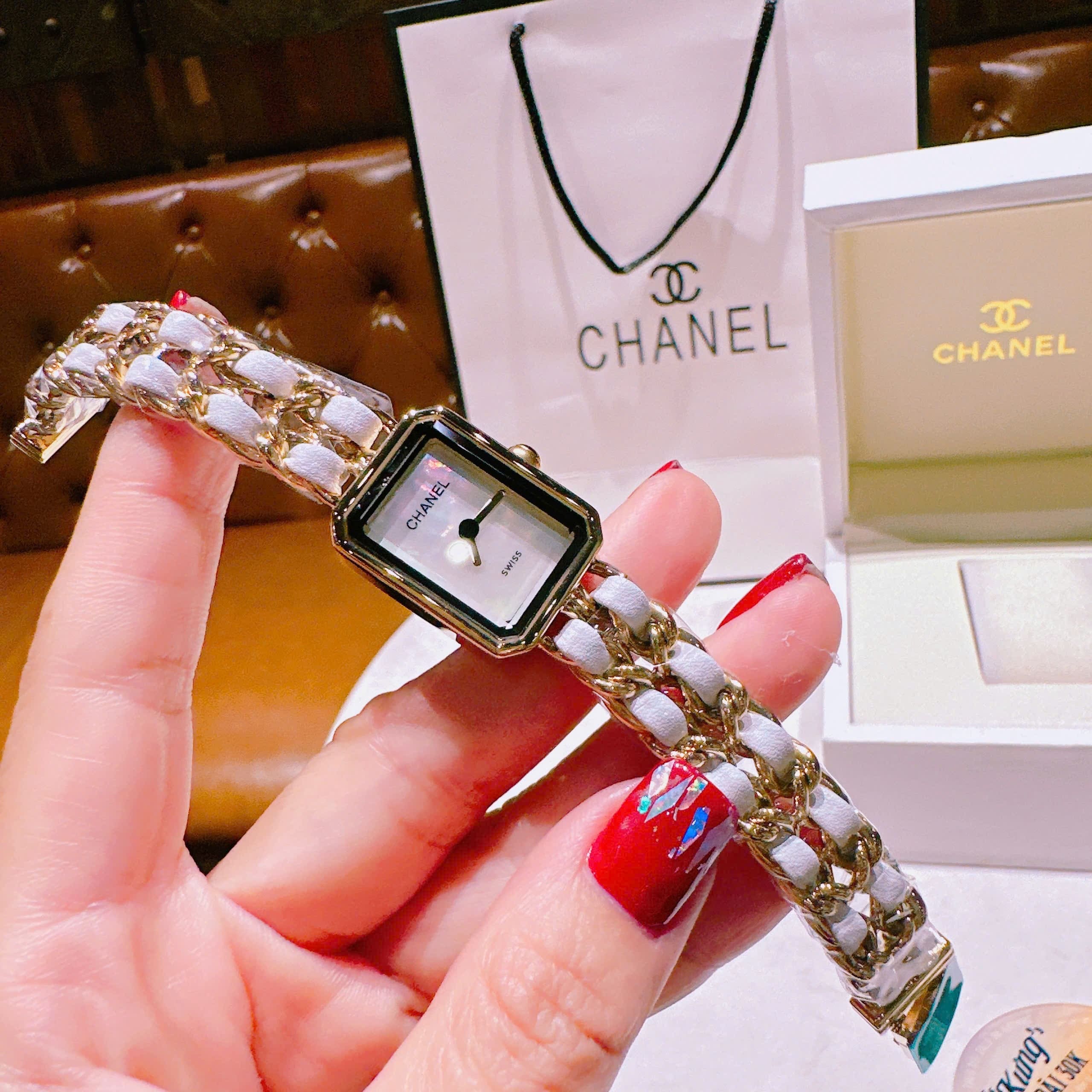 Đồng Hồ Chanel Premiere |Nữ Giới |Mặt Trắng |Dây Mắt Xích Vàng Gold |Máy Pin (Quartz) |Size 20x26mm |donghogiatot.vn