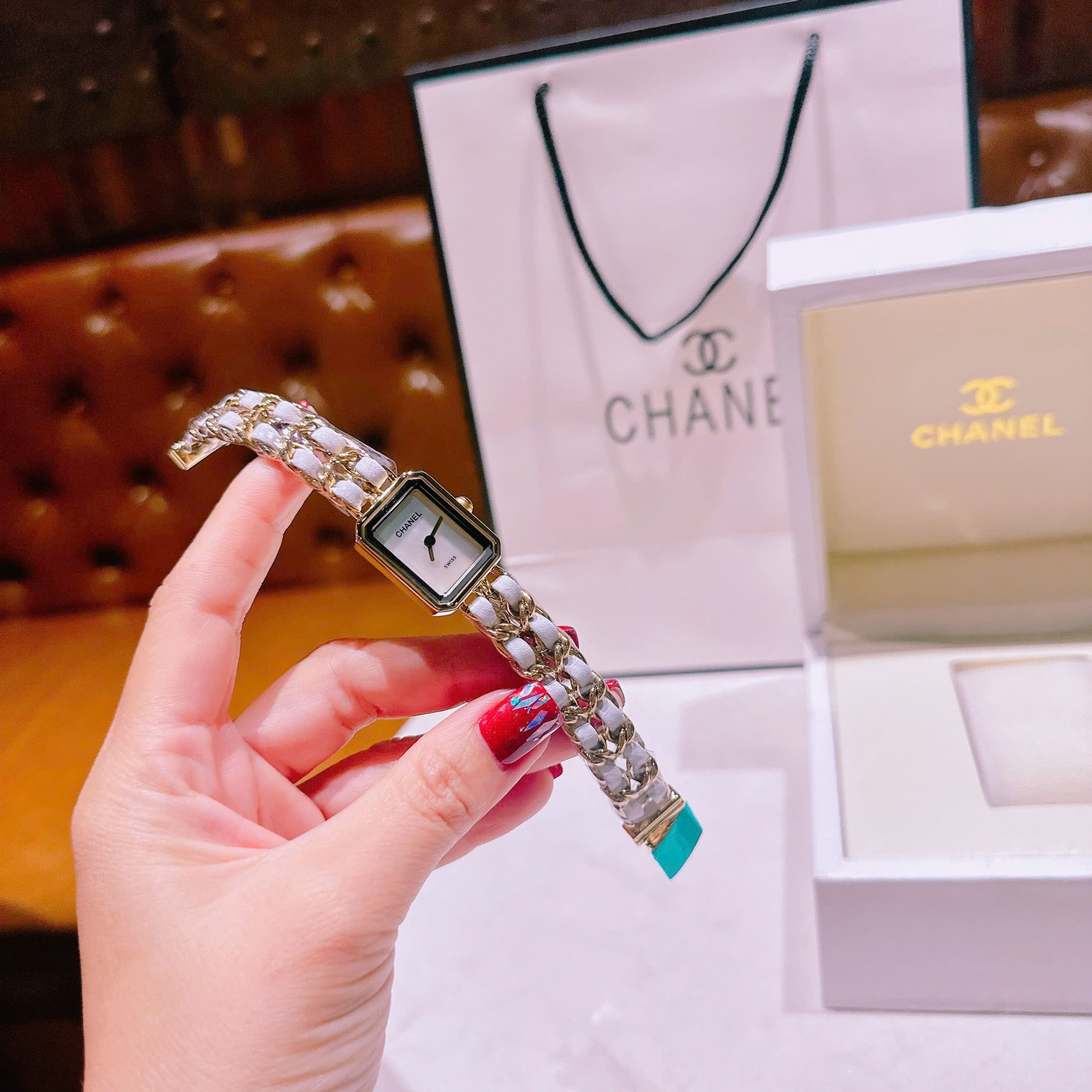 Đồng Hồ Chanel Premiere |Nữ Giới |Mặt Trắng |Dây Mắt Xích Vàng Gold |Máy Pin (Quartz) |Size 20x26mm |donghogiatot.vn