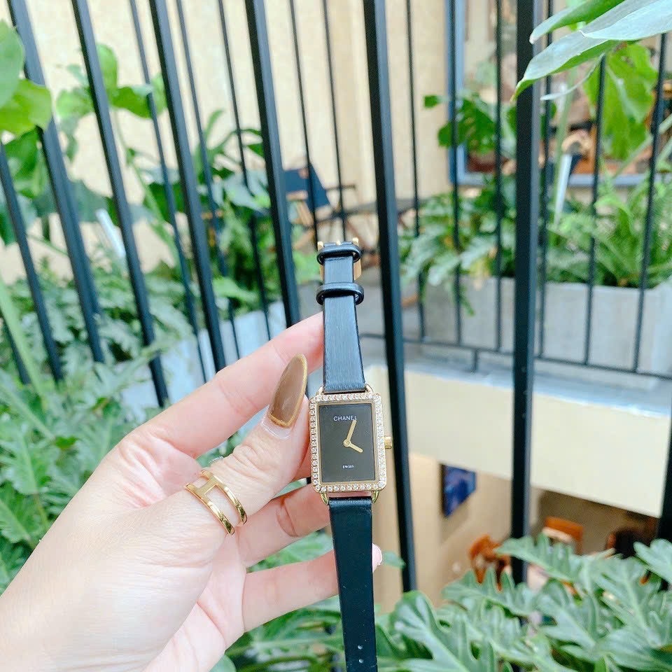 Đồng Hồ Chanel Premiere |Nữ Giới |Vàng Gold |Đính Đá |Dây Da Đen |Máy Pin (Quartz) |Size 20x26mm |donghogiatot.vn