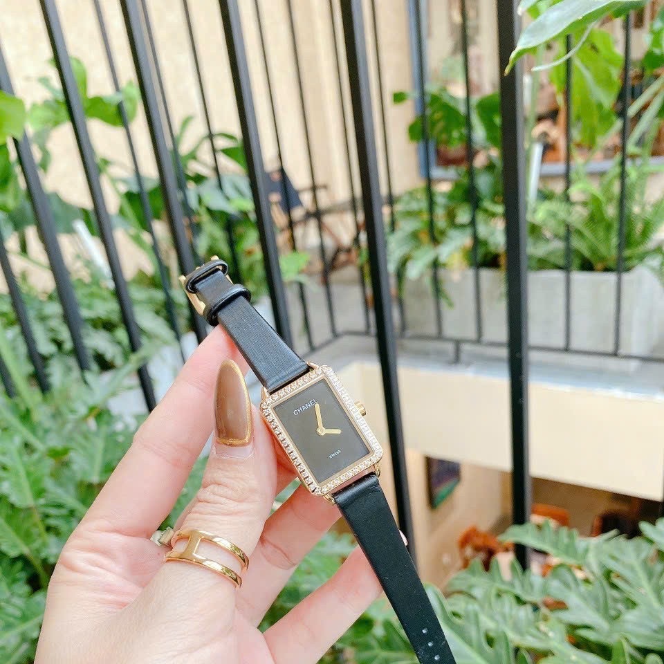 Đồng Hồ Chanel Premiere |Nữ Giới |Vàng Gold |Đính Đá |Dây Da Đen |Máy Pin (Quartz) |Size 20x26mm |donghogiatot.vn