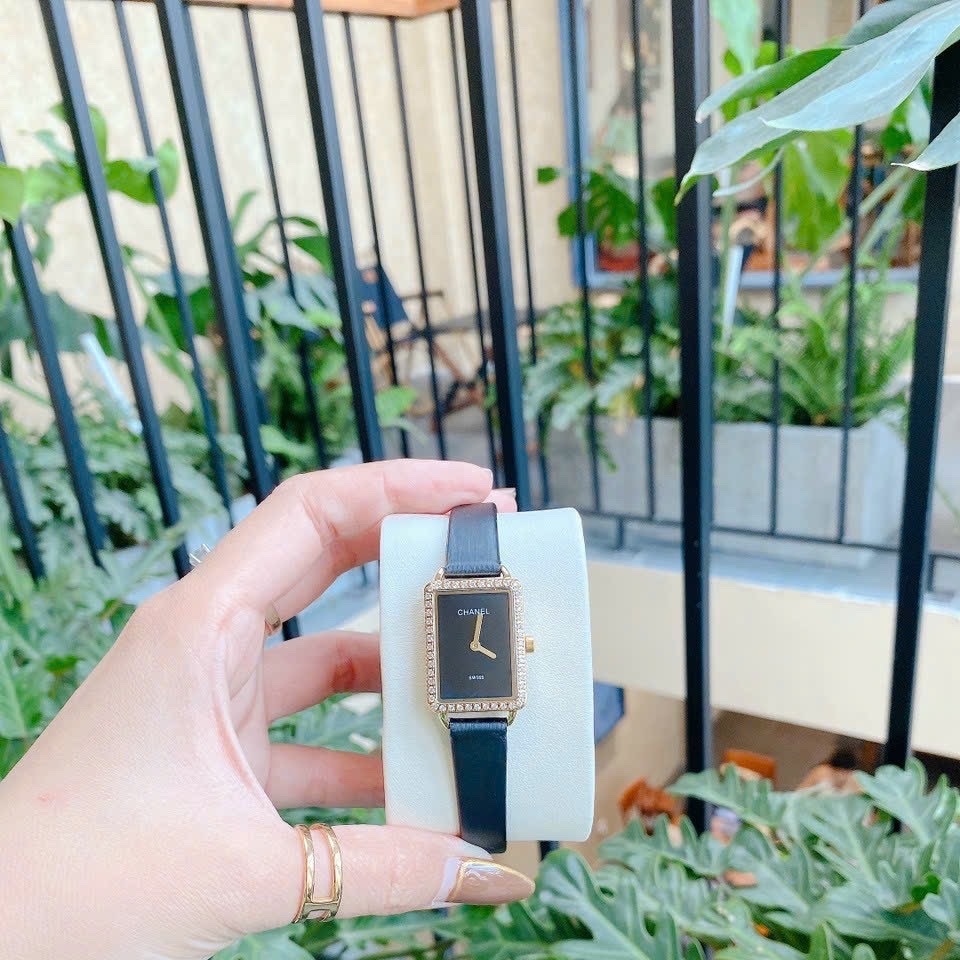 Đồng Hồ Chanel Premiere |Nữ Giới |Vàng Gold |Đính Đá |Dây Da Đen |Máy Pin (Quartz) |Size 20x26mm |donghogiatot.vn