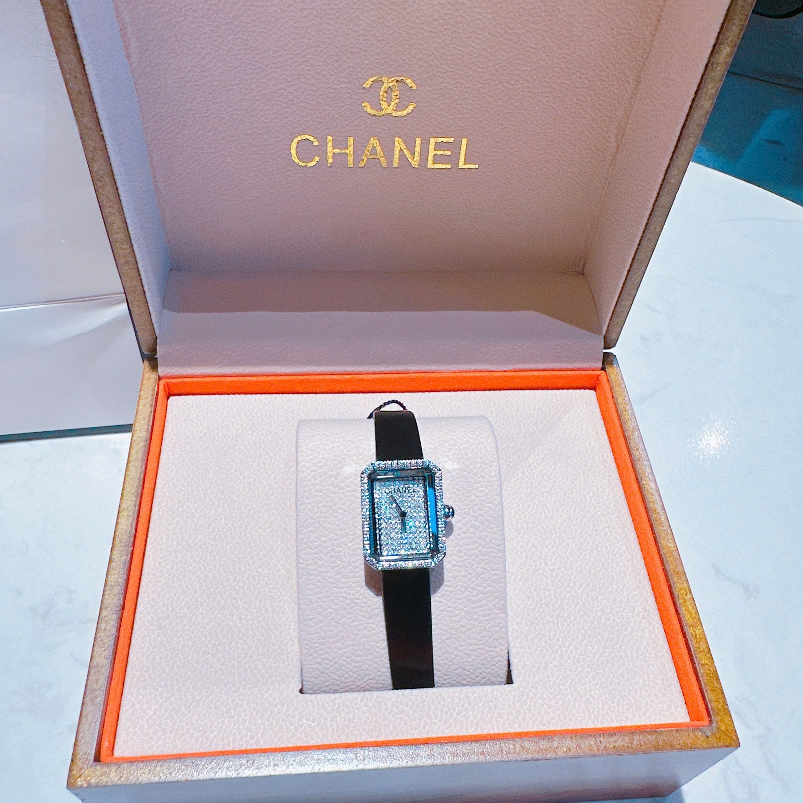 Đồng Hồ Chanel Premiere |Nữ Giới |Full Đá |Silver |Dây Da Đen |Máy Pin (Quartz) |Size 20x26mm |donghogiatot.vn