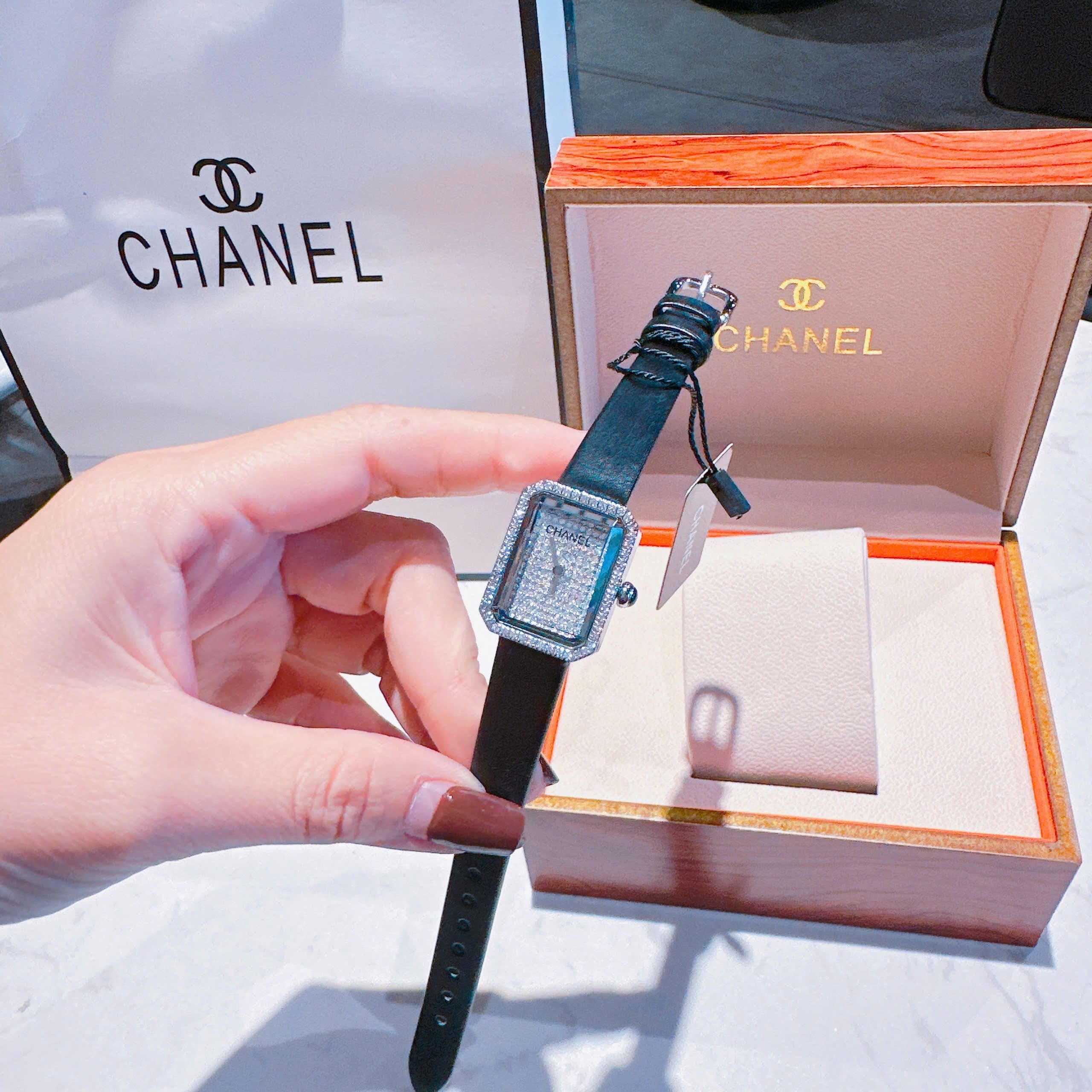 Đồng Hồ Chanel Premiere |Nữ Giới |Full Đá |Silver |Dây Da Đen |Máy Pin (Quartz) |Size 20x26mm |donghogiatot.vn