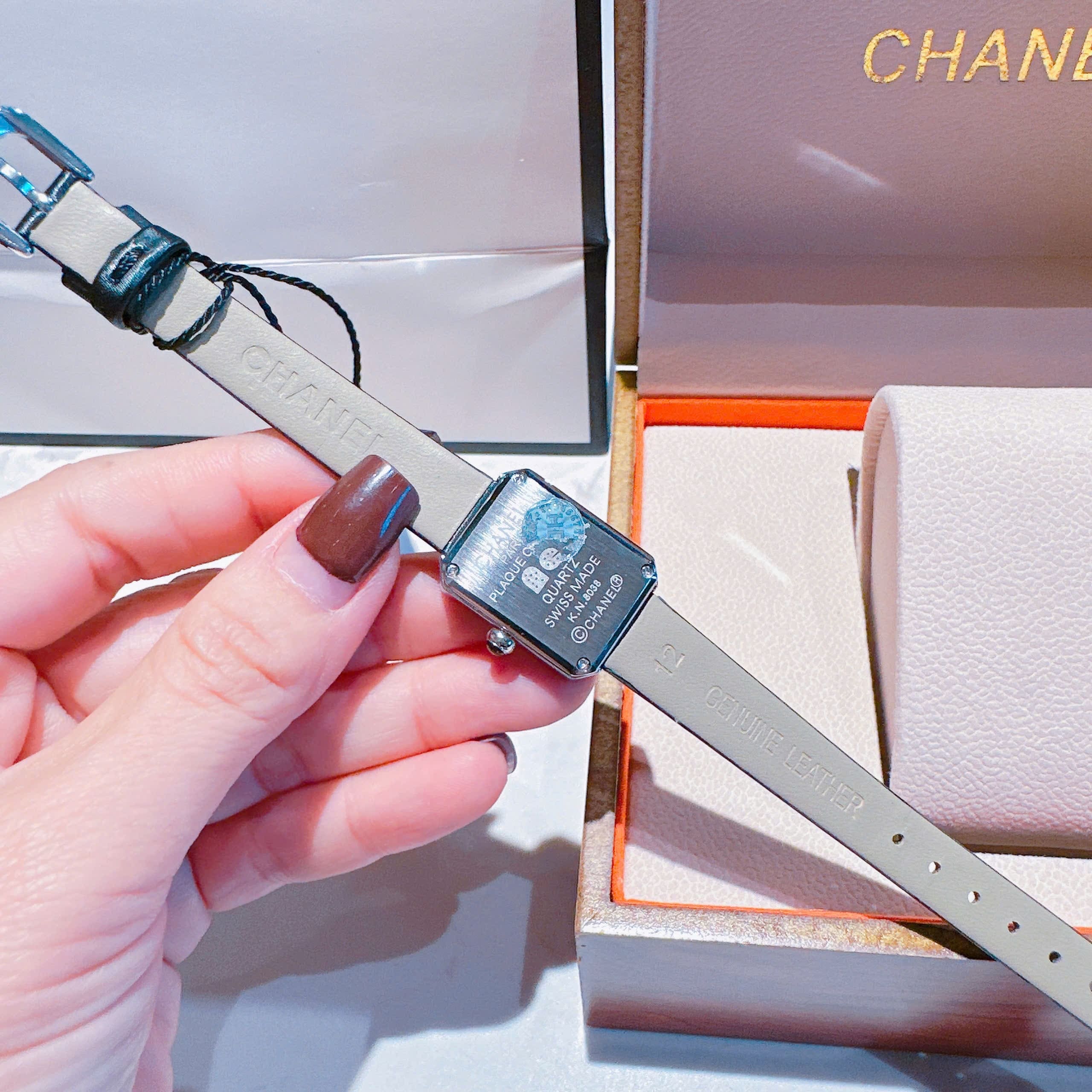 Đồng Hồ Chanel Premiere |Nữ Giới |Full Đá |Silver |Dây Da Đen |Máy Pin (Quartz) |Size 20x26mm |donghogiatot.vn