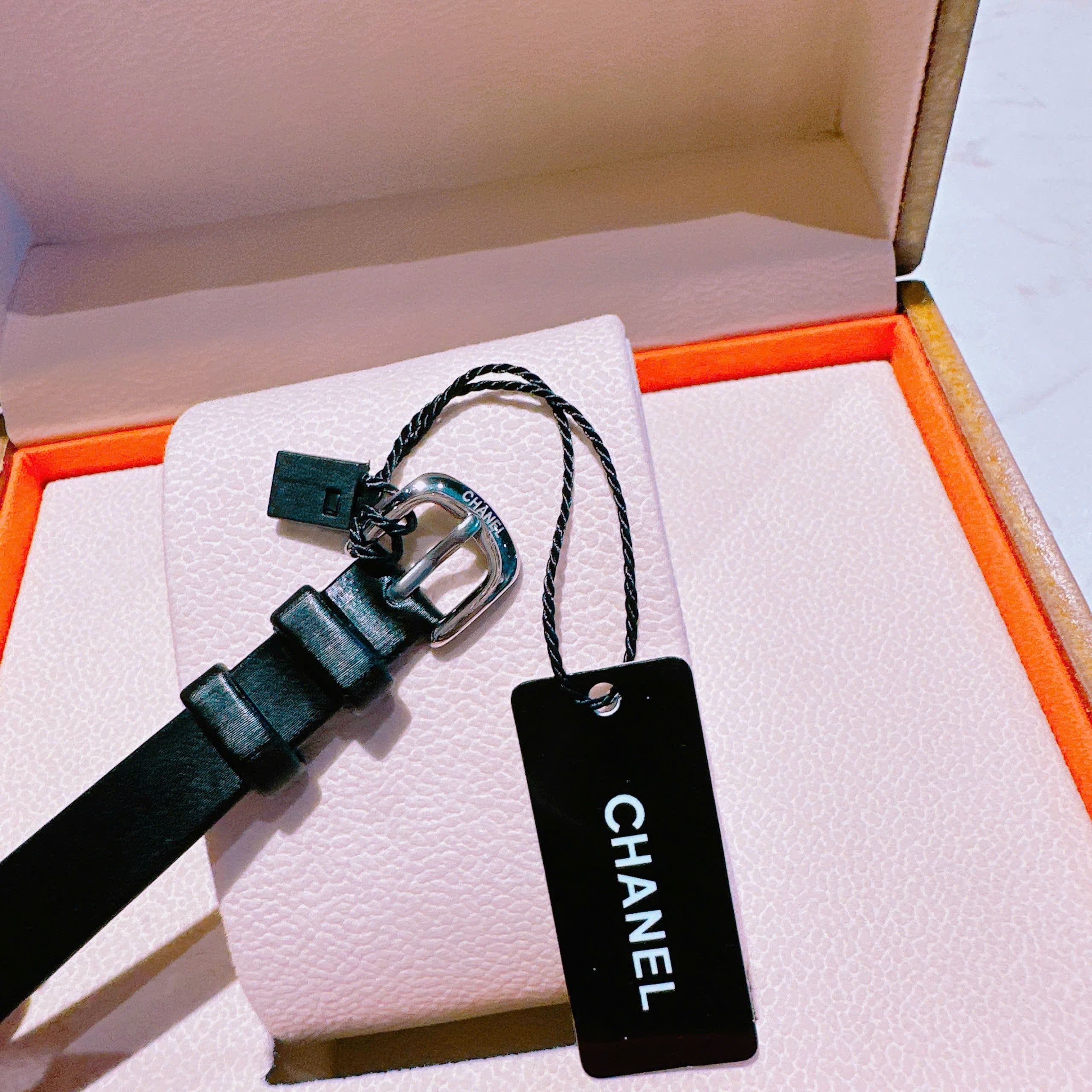 Đồng Hồ Chanel Premiere |Nữ Giới |Full Đá |Silver |Dây Da Đen |Máy Pin (Quartz) |Size 20x26mm |donghogiatot.vn