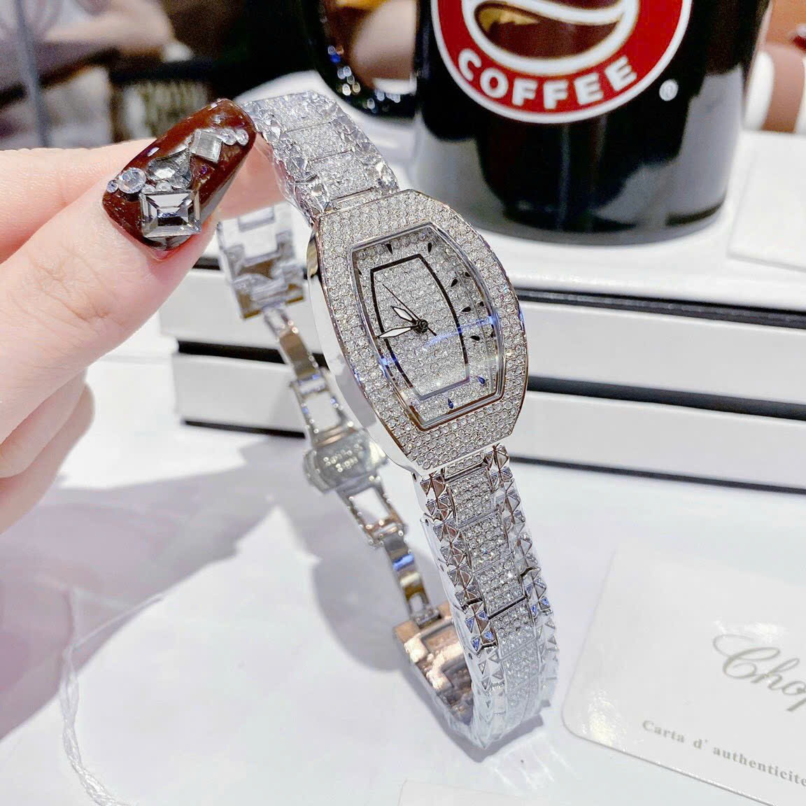 Đồng Hồ Chopard Geneve |Nữ Giới |Mặt Oval |Full Đá |Dây Kim Loại Silver |Máy Pin (Quartz) |Size 20x35mm |donghogiatot.vn