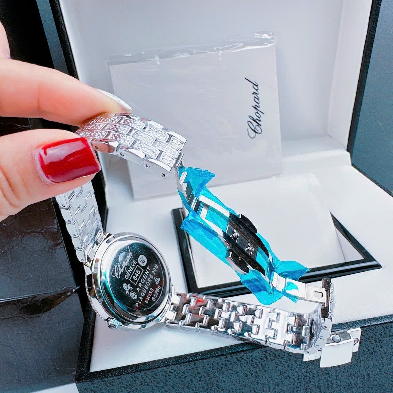 Đồng Hồ Chopard Geneve |Nữ Giới |Mặt Xoay |Đính Đá |Dây Kim Loại Silver |Máy Pin (Quartz) |Size 38mm |donghogiatot.vn