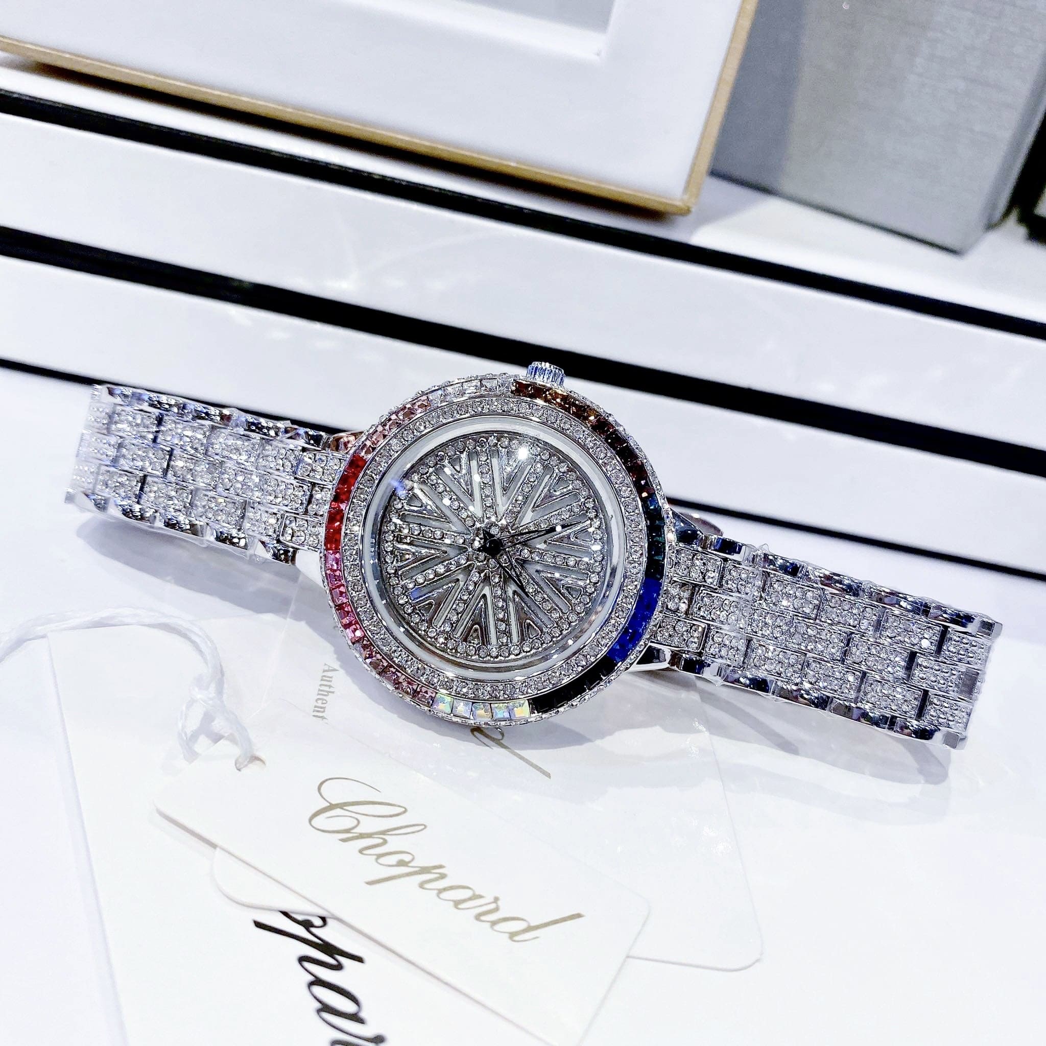 Đồng Hồ Chopard Mặt Tròn Xoay |Nữ Giới |Đính Đá Màu |Dây Kim Loại Silver |Máy Pin (Quartz) |Size 38mm |donghogiatot.vn
