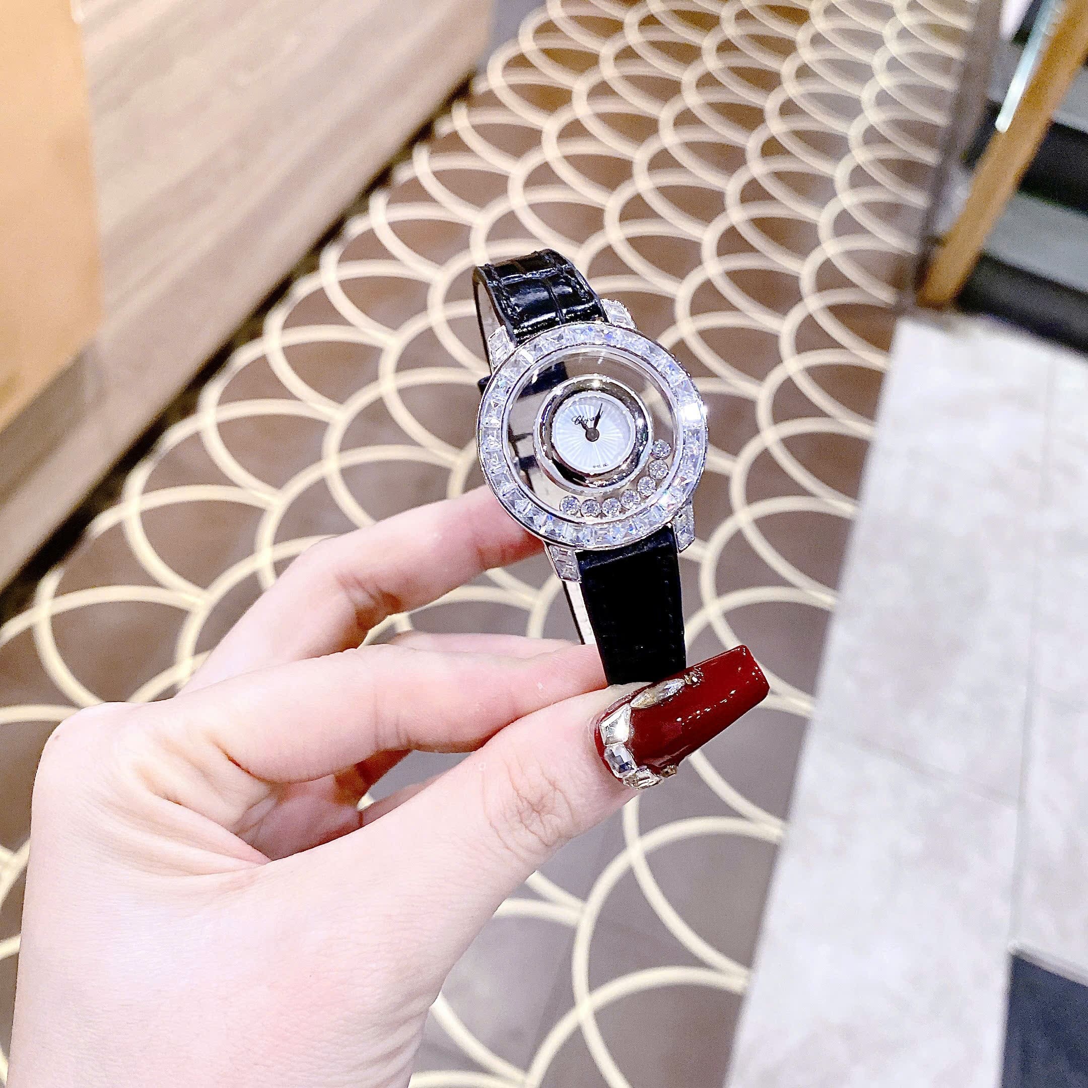 Đồng Hồ Chopard Happy Diamonds |Nữ Giới |Mặt Xoay |Đính Đá |Dây Da Đen |Máy Pin (Quartz) |Size 32mm |donghogiatot.vn