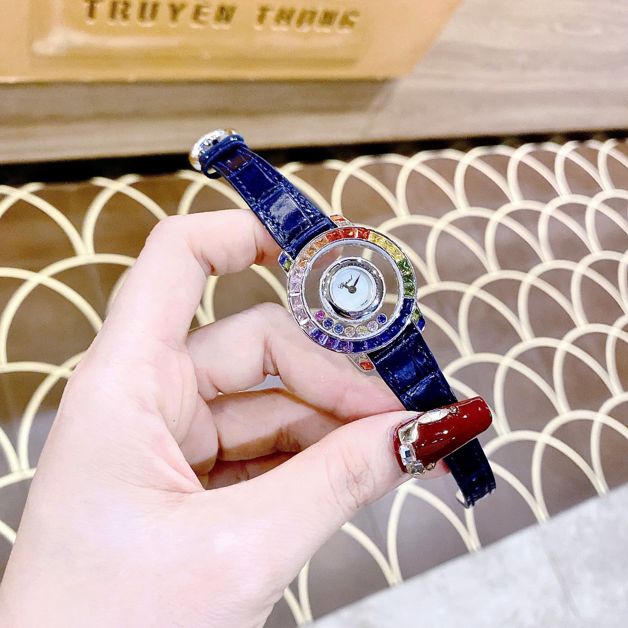 Đồng Hồ Chopard Happy Diamonds |Nữ Giới |Đính Đá Nhiều Màu |Dây Da Xanh |Máy Pin (Quartz) |Size 32mm |donghogiatot.vn