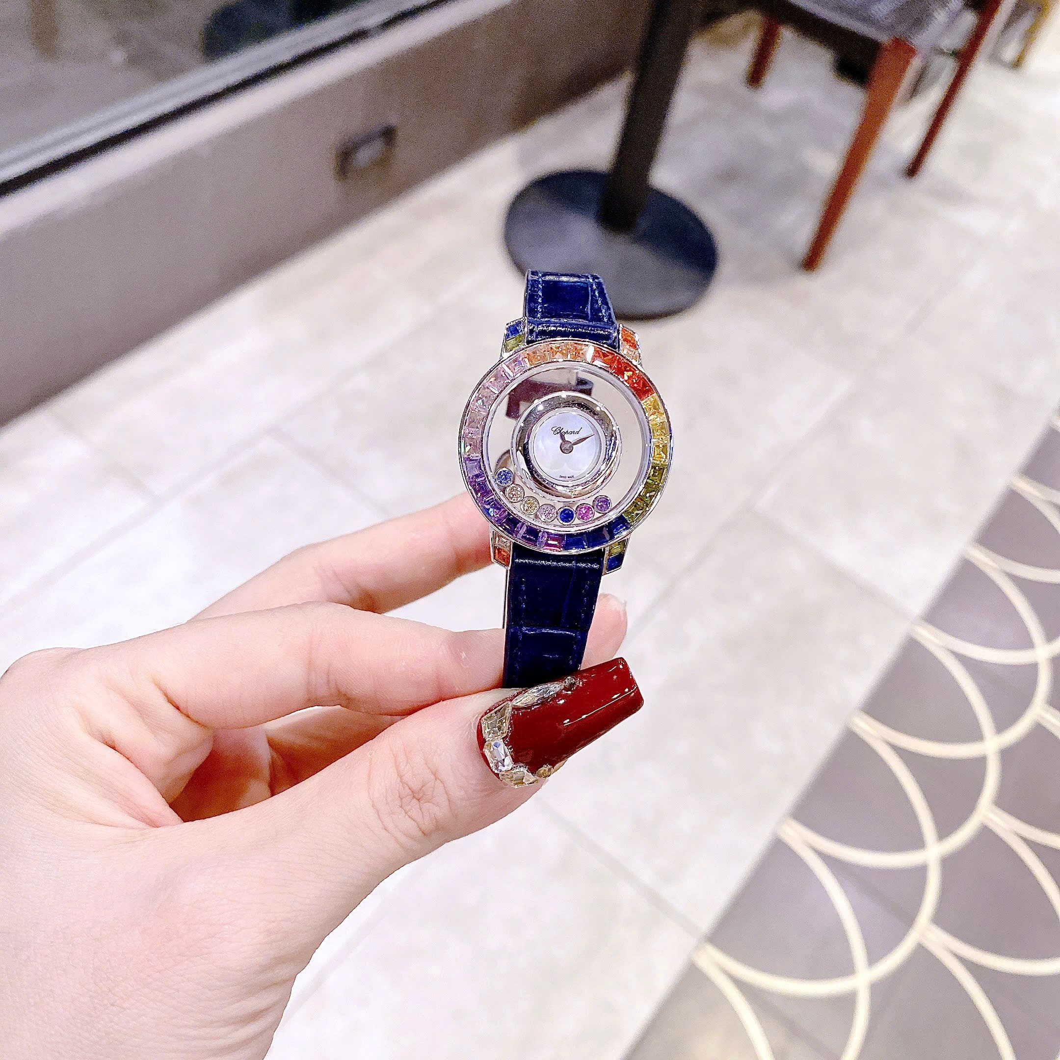 Đồng Hồ Chopard Happy Diamonds |Nữ Giới |Đính Đá Nhiều Màu |Dây Da Xanh |Máy Pin (Quartz) |Size 32mm |donghogiatot.vn