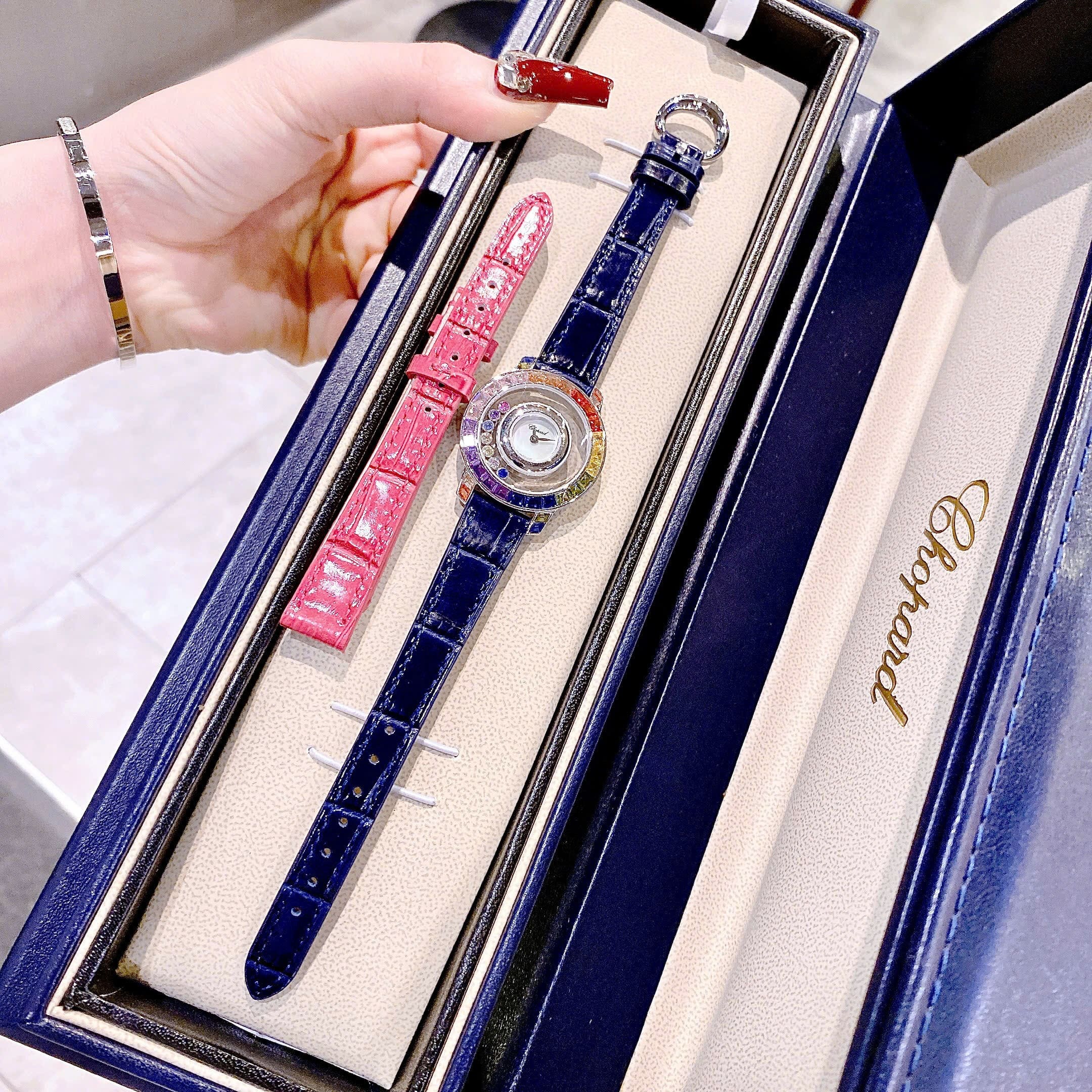 Đồng Hồ Chopard Happy Diamonds |Nữ Giới |Đính Đá Nhiều Màu |Dây Da Xanh |Máy Pin (Quartz) |Size 32mm |donghogiatot.vn