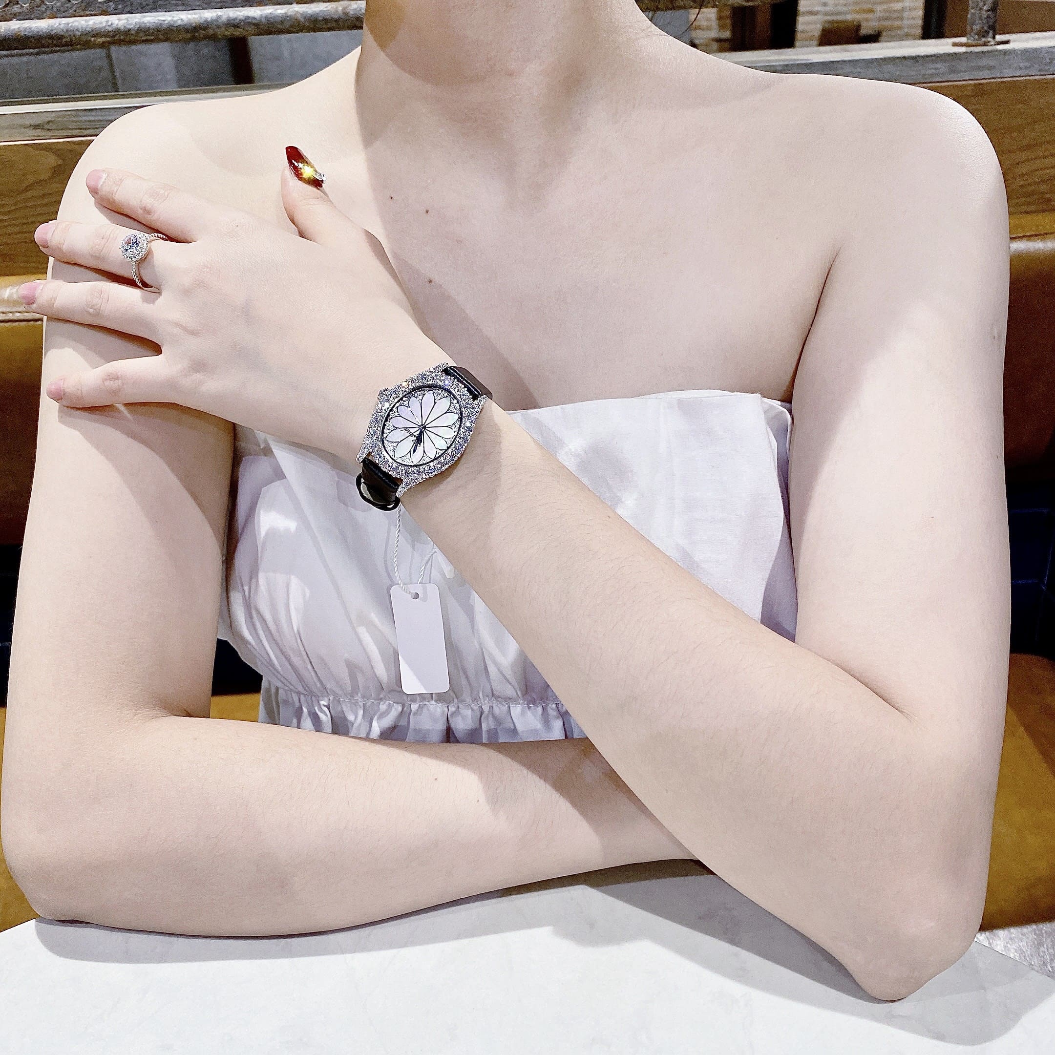 Đồng Hồ Chopard L'Heure Du Diamant |Nữ Giới |Đính Đá |Dây Da Đen |Máy Pin (Quartz) |Size 32mm |donghogiatot.vn