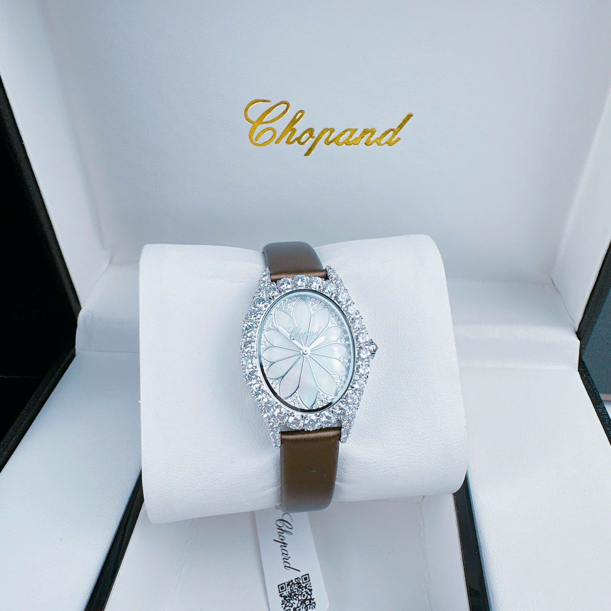 Đồng Hồ Chopard L'Heure Du Diamant |Nữ Giới |Đính Đá |Dây Da Nâu |Máy Pin (Quartz) |Size 32mm |donghogiatot.vn