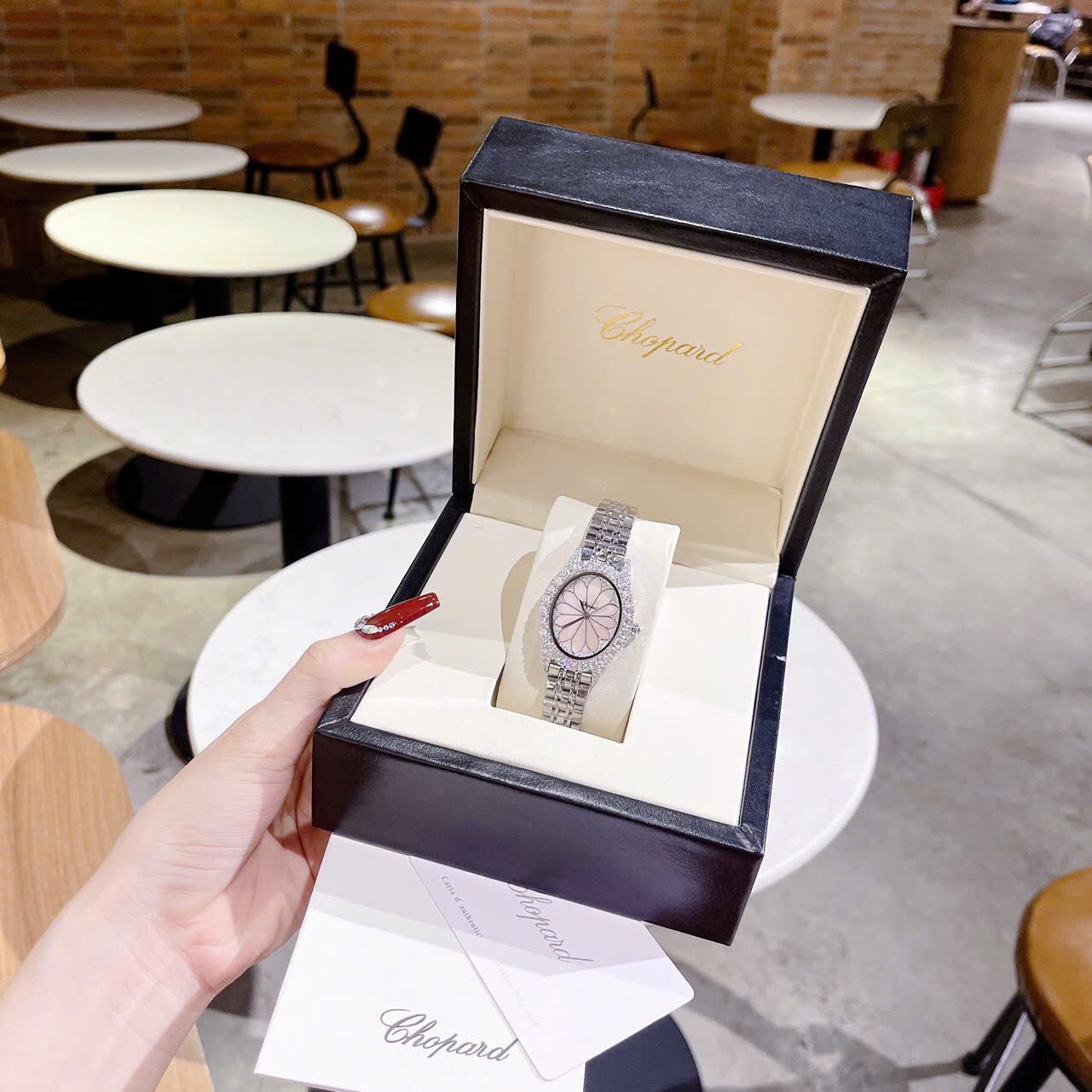 Đồng Hồ Chopard L'Heure Du Diamant |Nữ Giới |Mặt Hồng |Dây Kim Loại |Máy Pin (Quartz) |Size 32mm |donghogiatot.vn