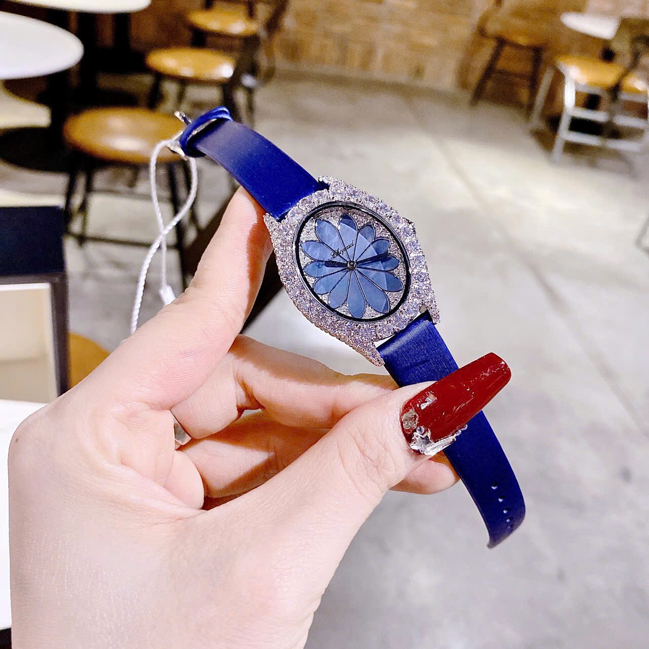 Đồng Hồ Chopard L'Heure Du Diamant |Nữ Giới |Đính Đá |Dây Da Xanh |Máy Pin (Quartz) |Size 32mm |donghogiatot.vn