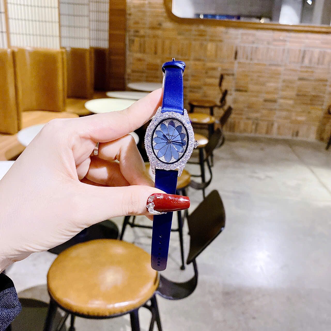 Đồng Hồ Chopard L'Heure Du Diamant |Nữ Giới |Đính Đá |Dây Da Xanh |Máy Pin (Quartz) |Size 32mm |donghogiatot.vn