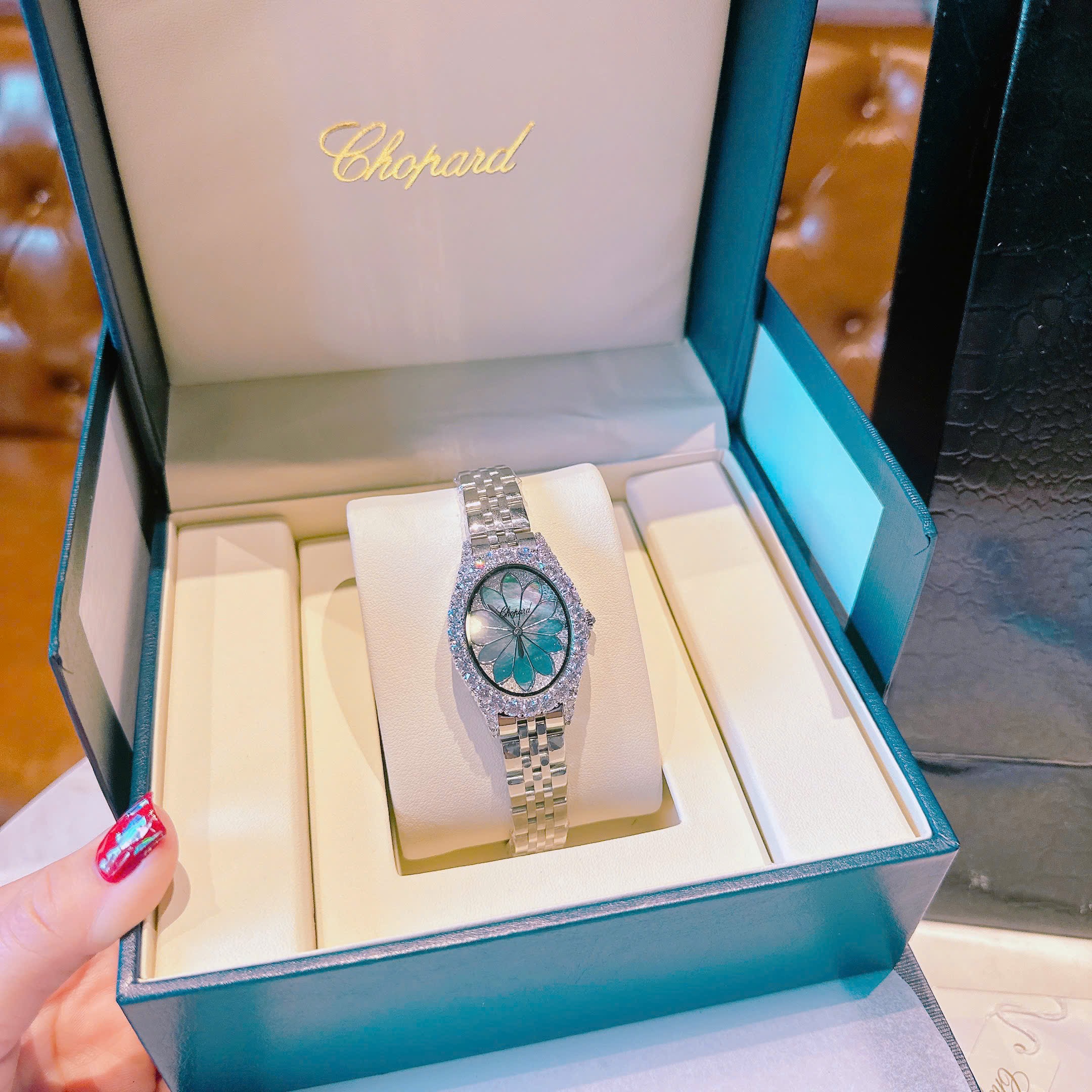 Đồng Hồ Chopard Mặt Bông Hoa |Nữ Giới |Xanh Dương |Dây Kim Loại |Máy Pin (Quartz) |Size 32mm |donghogiatot.vn