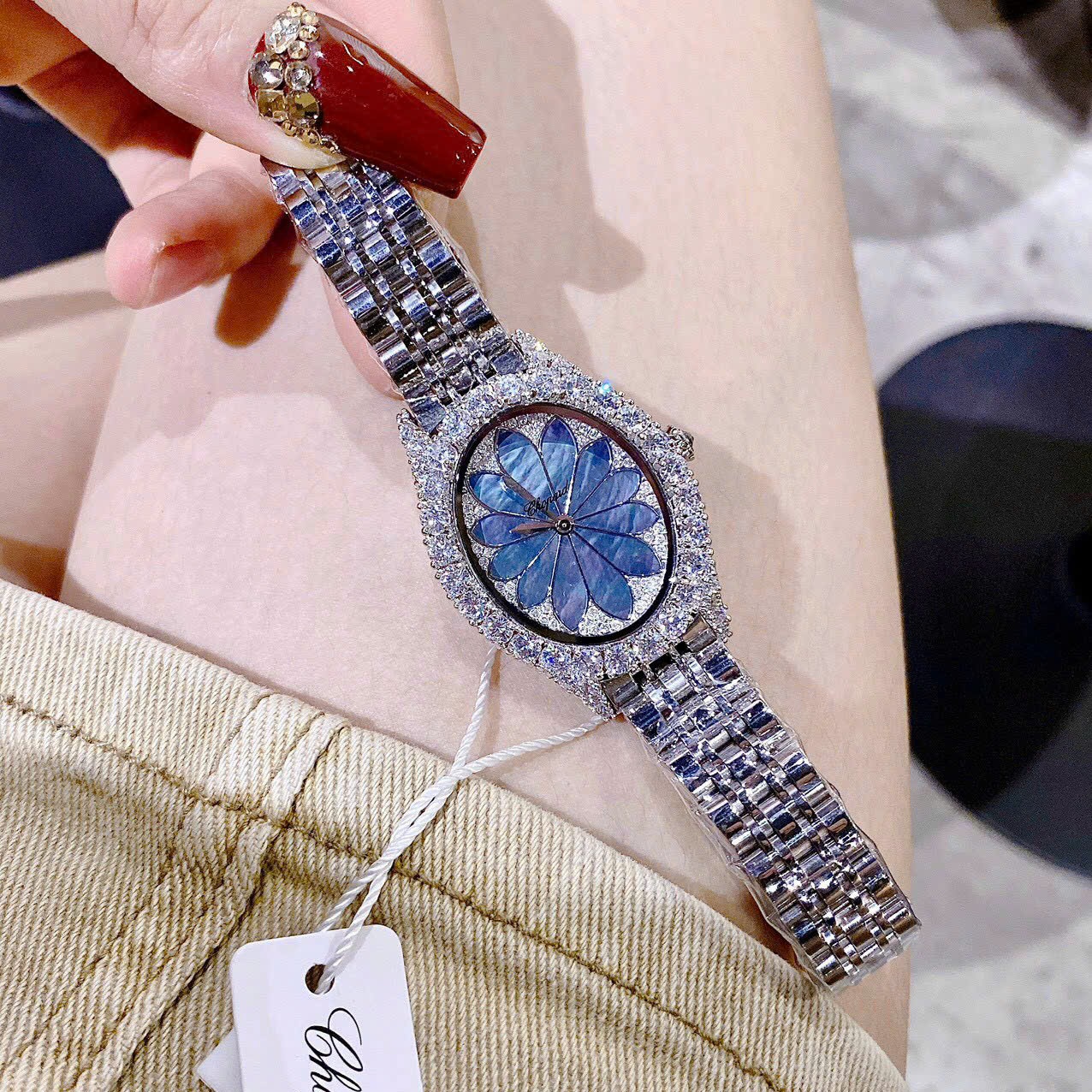 Đồng Hồ Chopard Mặt Bông Hoa |Nữ Giới |Xanh Dương |Dây Kim Loại |Máy Pin (Quartz) |Size 32mm |donghogiatot.vn