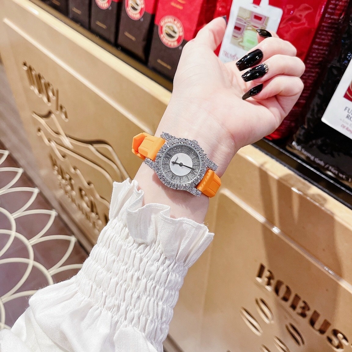 Đồng Hồ Chopard L'Heure Du Diamant |Nữ Giới |Đính Đá |Dây Cao Su Cam |Máy Pin (Quartz) |Size 32mm |donghogiatot.vn