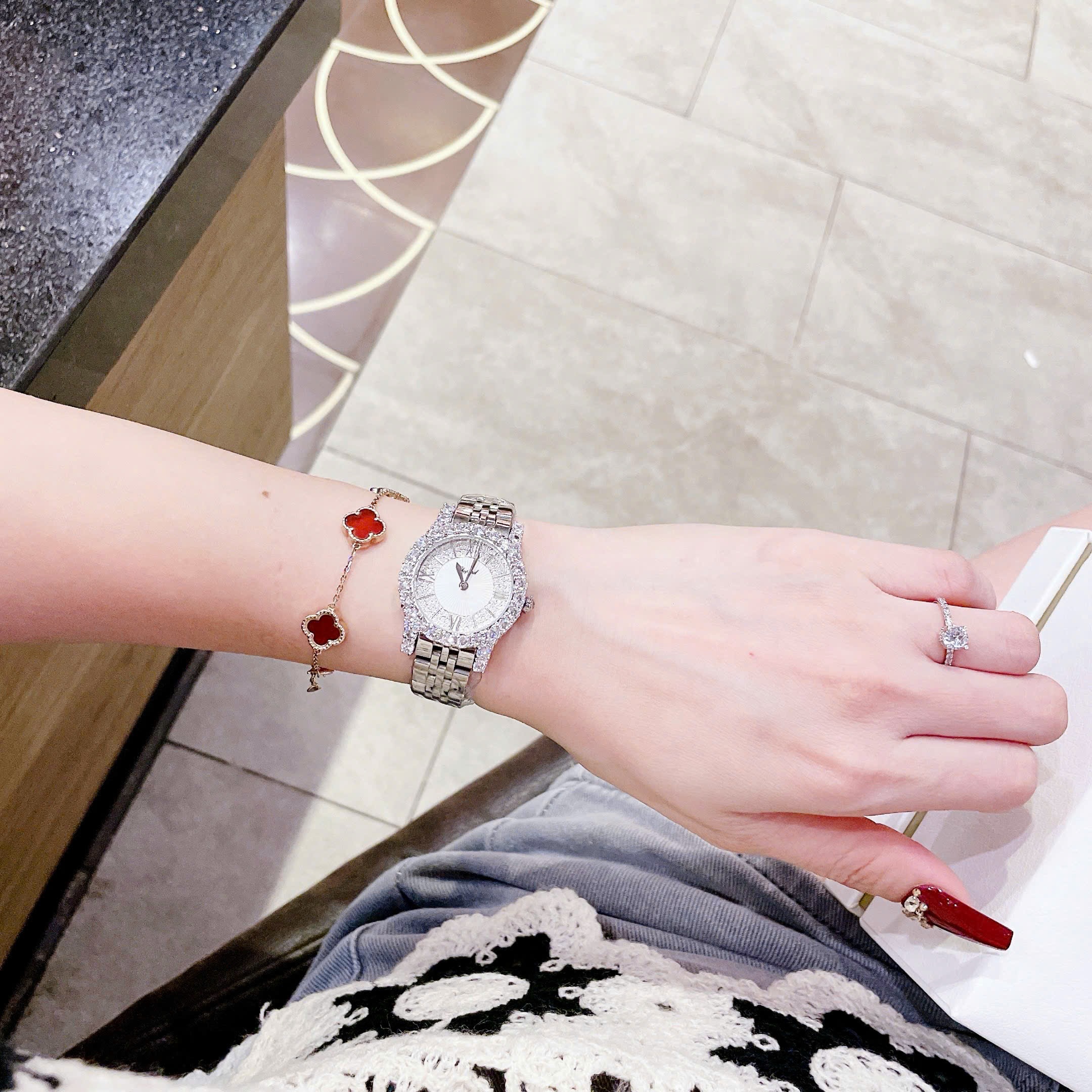 Đồng Hồ Chopard L'Heure Du Diamant |Nữ Giới |Đính Đá |Dây Kim Loại Silver |Máy Pin (Quartz) |Size 32mm |donghogiatot.vn