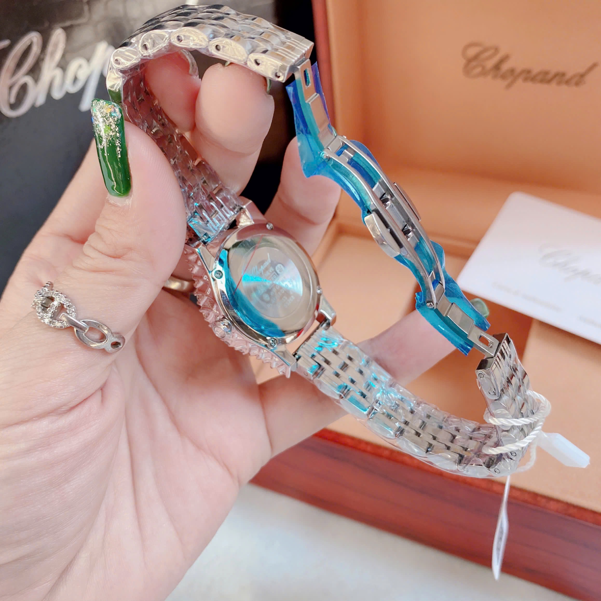 Đồng Hồ Chopard L'Heure Du Diamant |Nữ Giới |Đính Đá |Dây Kim Loại Silver |Máy Pin (Quartz) |Size 32mm |donghogiatot.vn
