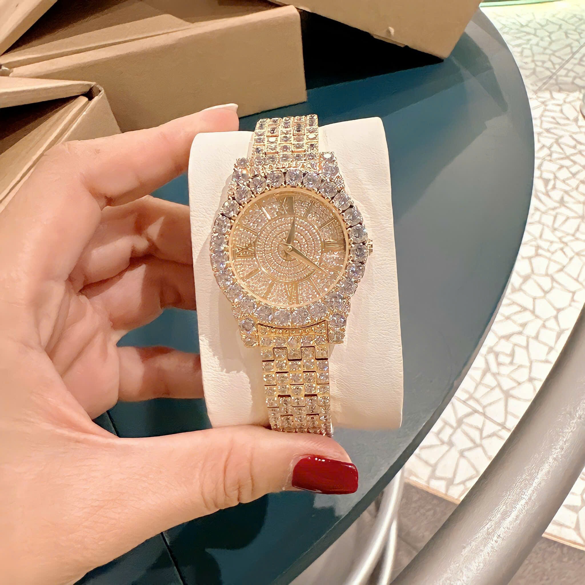 Đồng Hồ Chopard L'Heure Du Diamant |Nữ Giới |Full Đá |Dây Kim Loại Vàng Gold |Máy Pin (Quartz) |Size 32mm |donghogoatot.vn