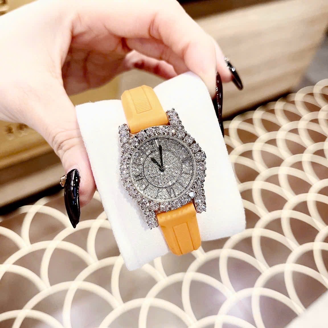 Đồng Hồ Chopard L'Heure Du Diamant |Nữ Giới |Mặt Full Đá |Dây Silicone Cam |Máy Pin (Quartz) |Size 32mm |donghogiatot.vn