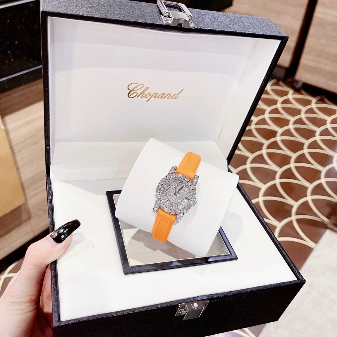 Đồng Hồ Chopard L'Heure Du Diamant |Nữ Giới |Mặt Full Đá |Dây Silicone Cam |Máy Pin (Quartz) |Size 32mm |donghogiatot.vn