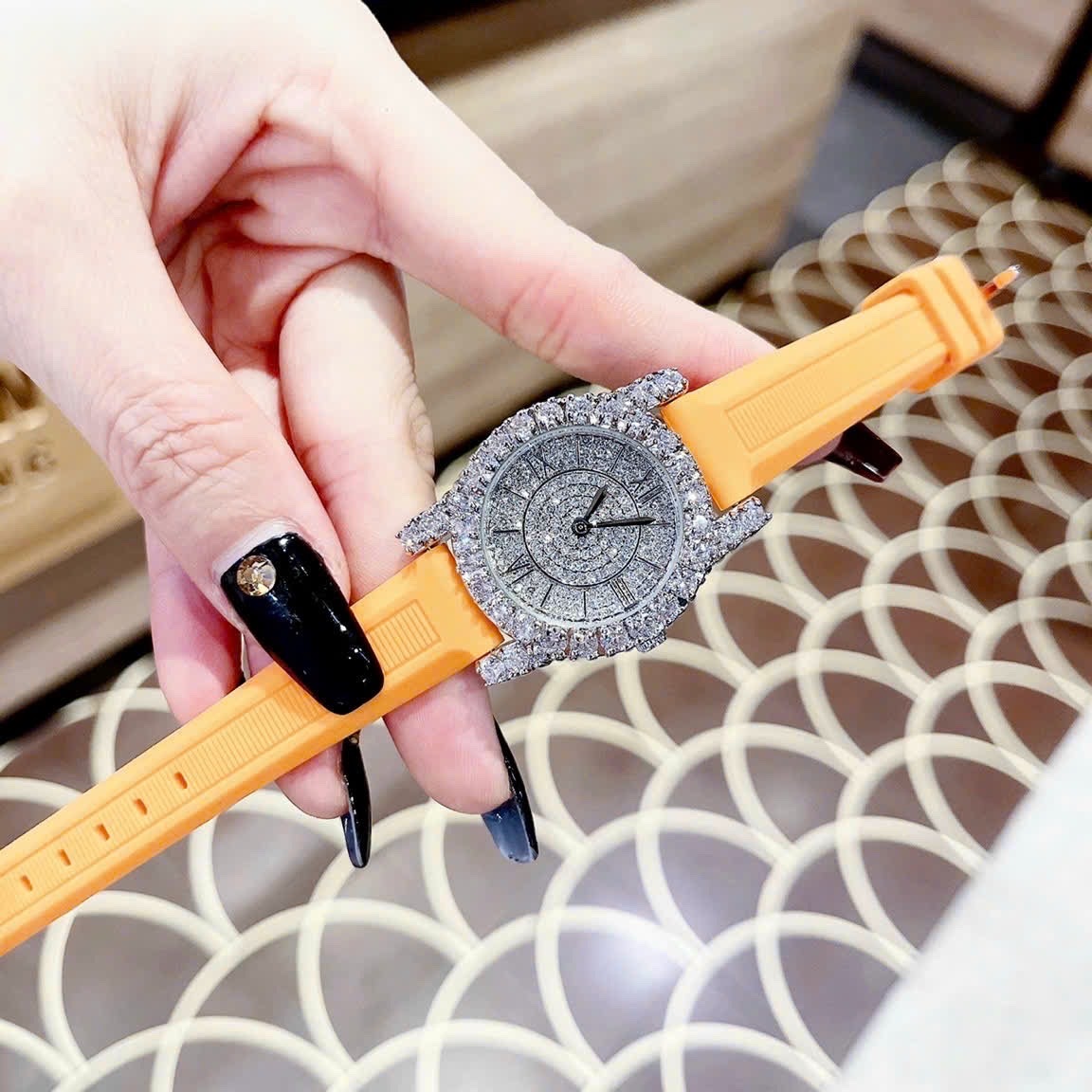 Đồng Hồ Chopard L'Heure Du Diamant |Nữ Giới |Mặt Full Đá |Dây Silicone Cam |Máy Pin (Quartz) |Size 32mm |donghogiatot.vn