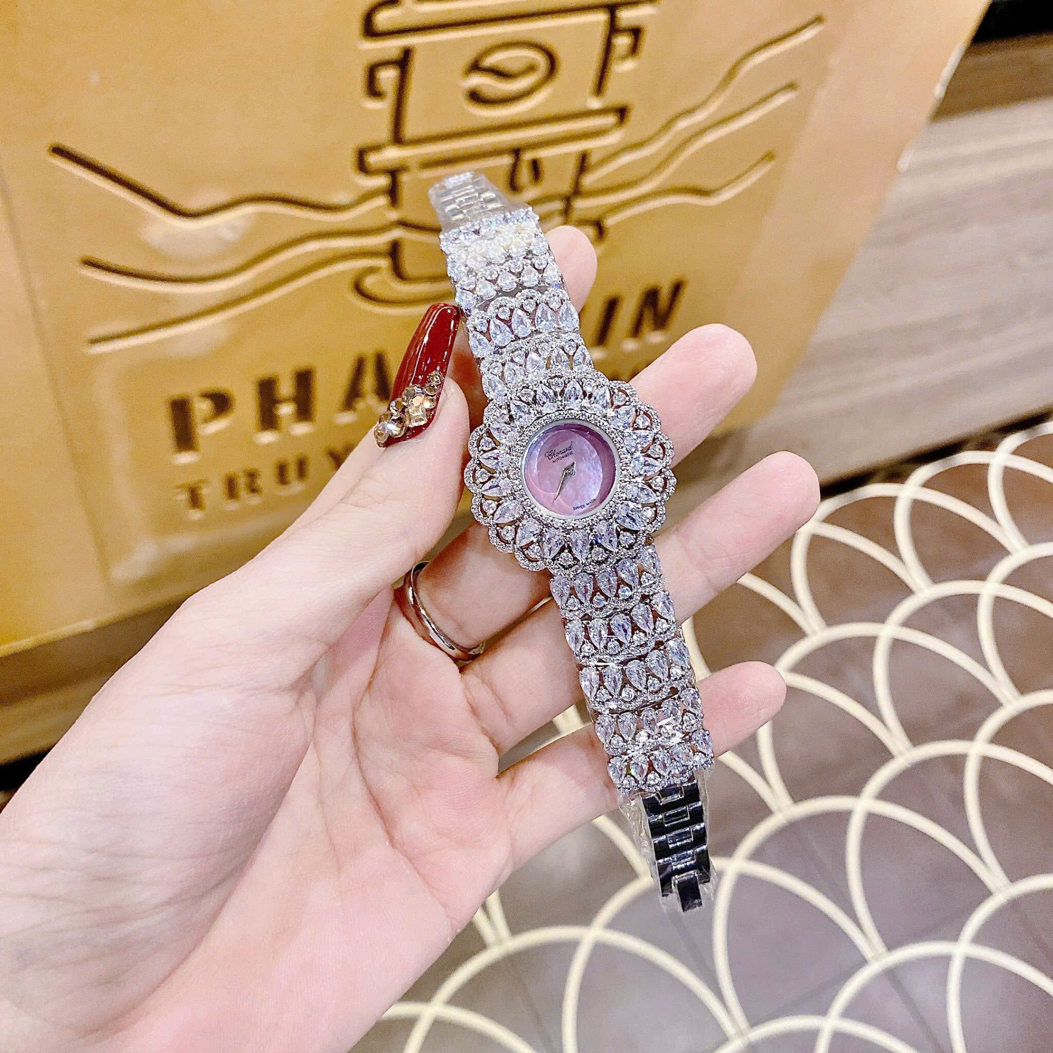 Đồng Hồ Chopard Mặt Bông Hoa |Nữ Giới |Màu Hồng |Vòng Tay Đính Đá Silver |Máy Pin (Quartz) |Size 32mm |donghogiatot.vn