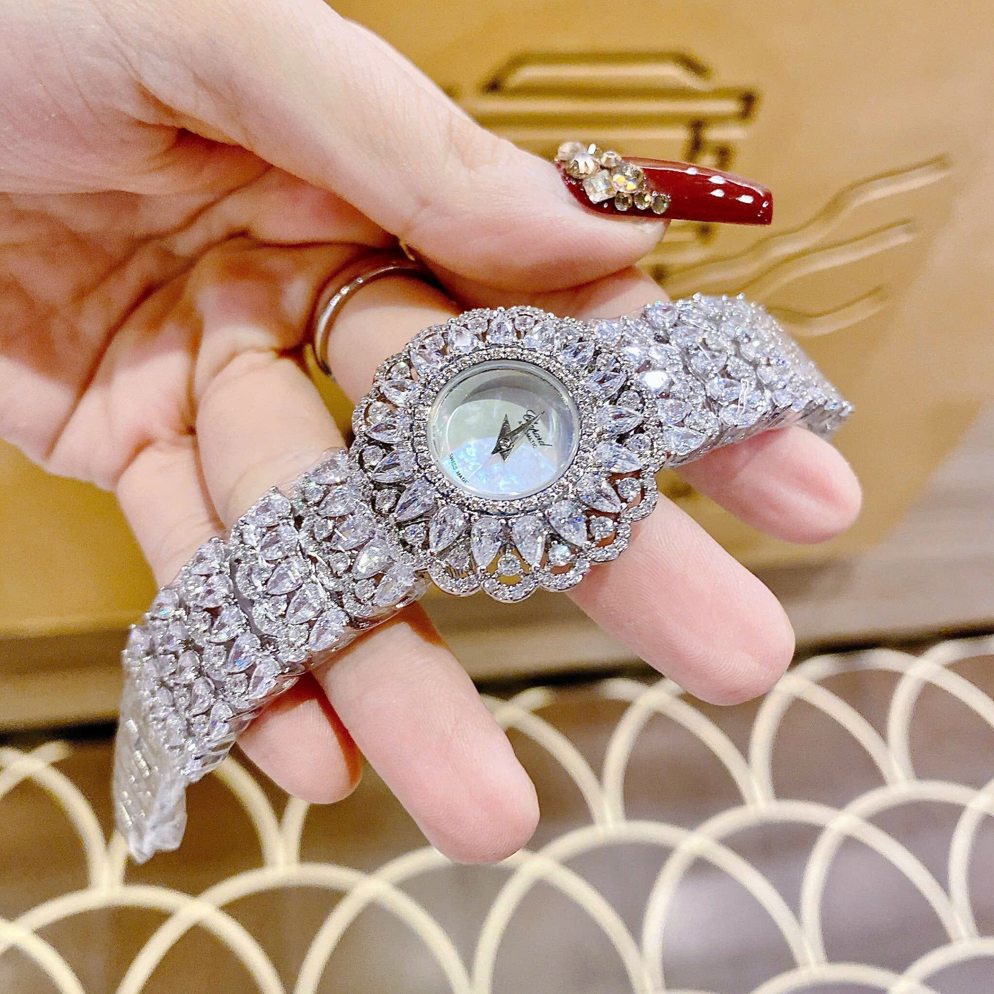 Đồng Hồ Chopard Bông Hoa |Nữ Giới |Mặt Xà Cừ |Dây Kim Loại Đính Đá |Máy Pin (Quartz) |Size 32mm |donghogiatot.vn